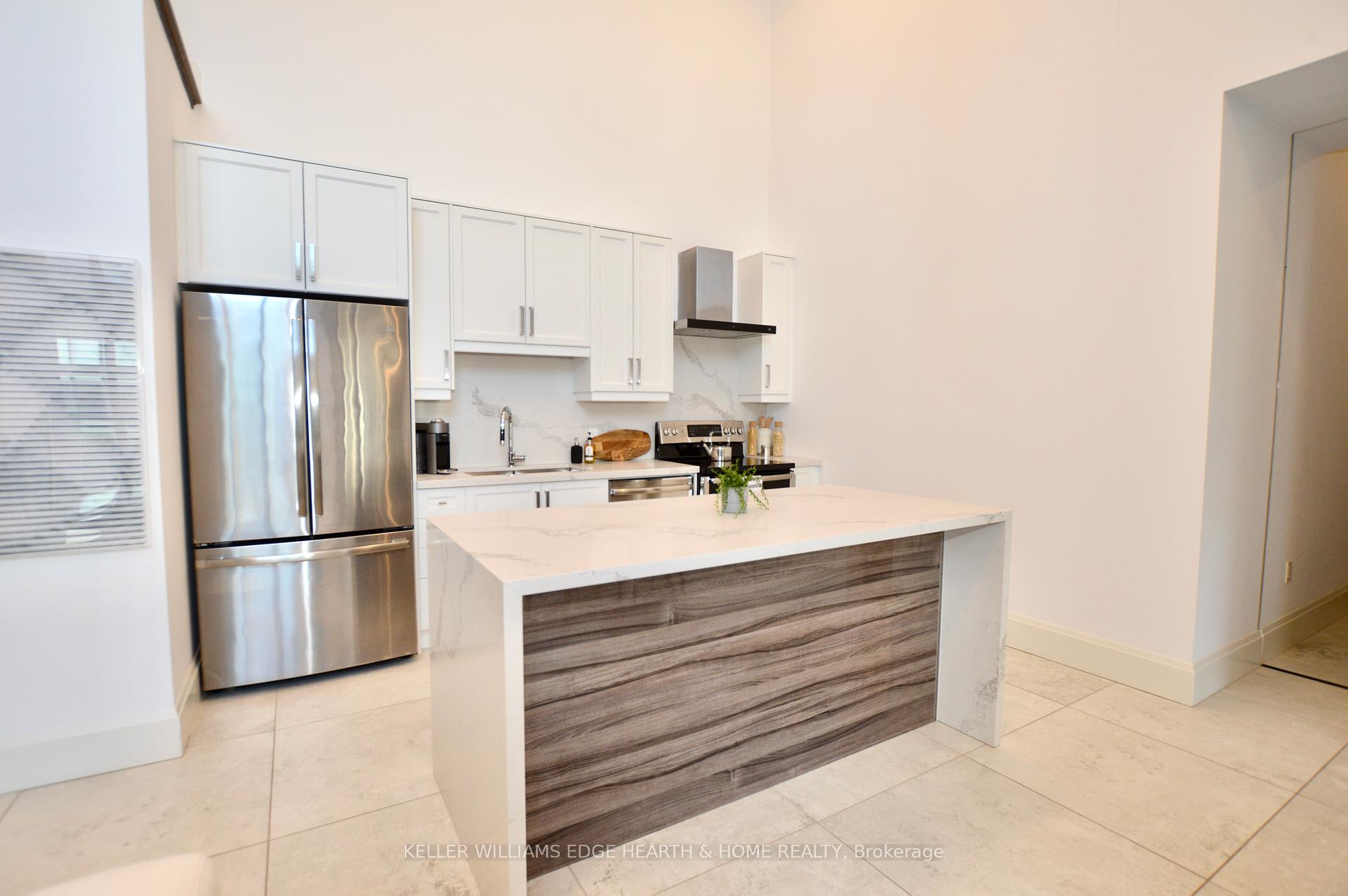 2 Bedrooms Condo at 112 King,  Hamilton For sale