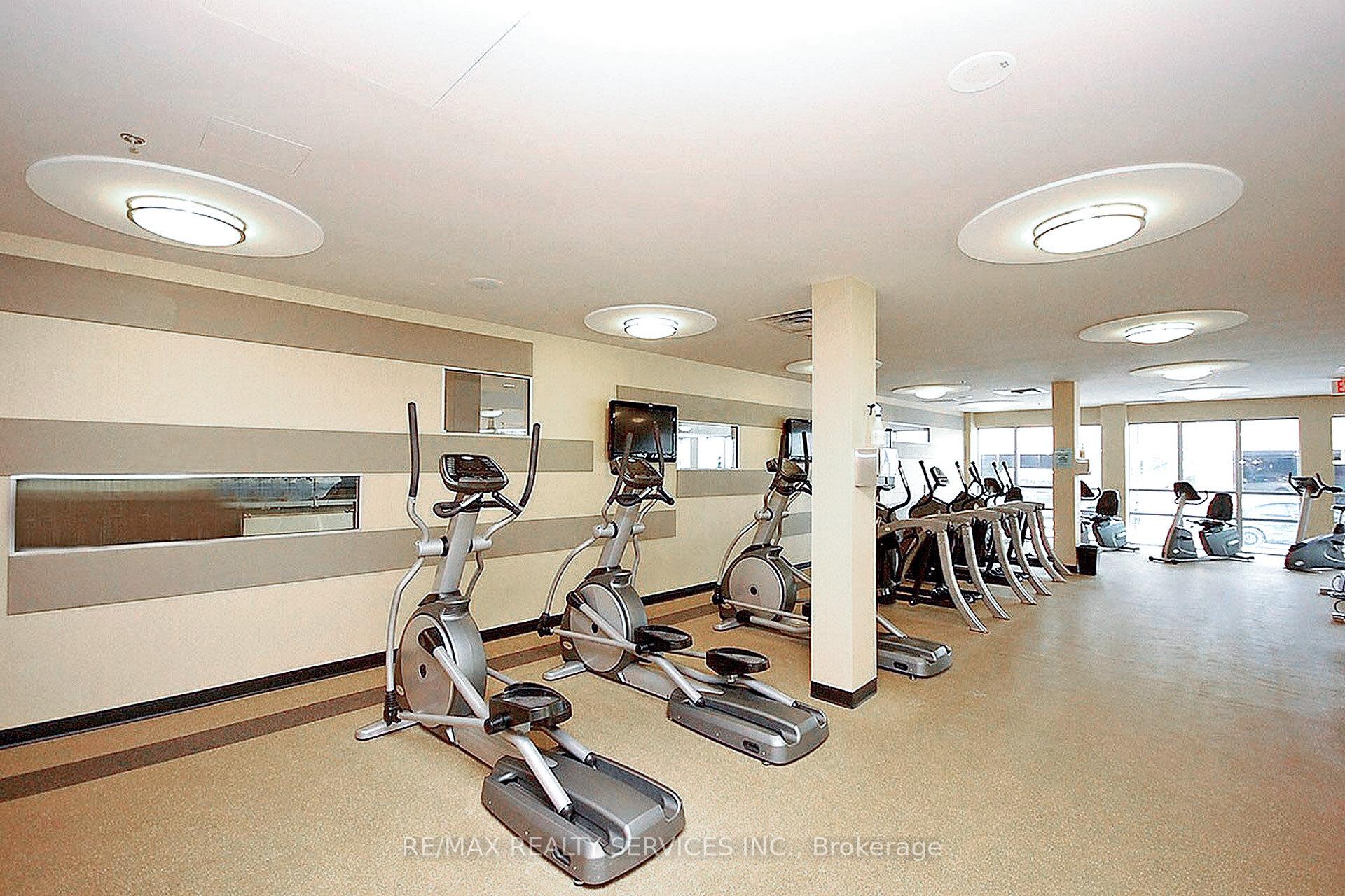 2 Bedrooms Condo at 80 Absolute,  Mississauga For sale