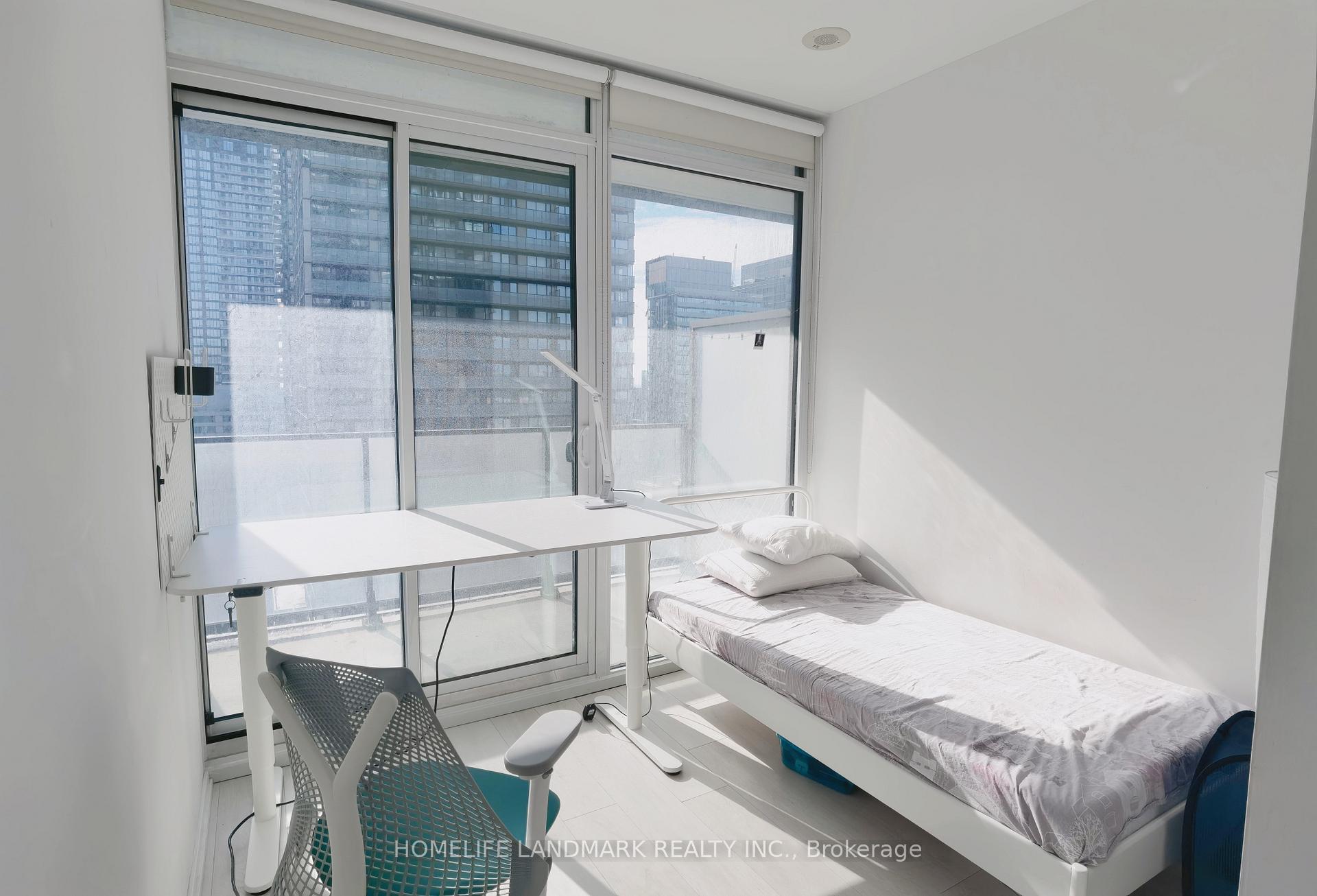 2 Bedrooms Condo at 125 Peter, Toronto For sale