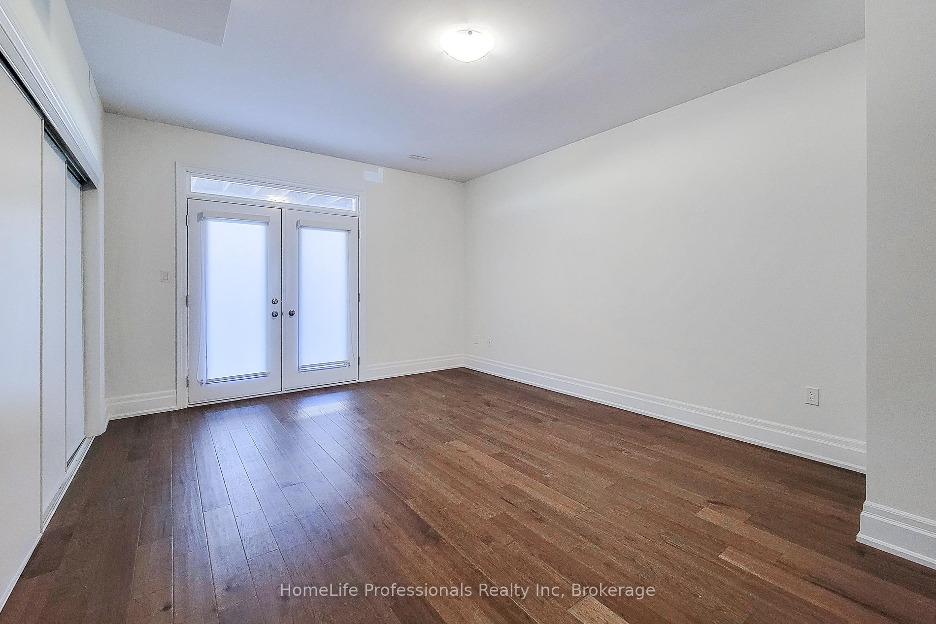 3 Bedrooms Condo at 111 Wilson, Hamilton For sale