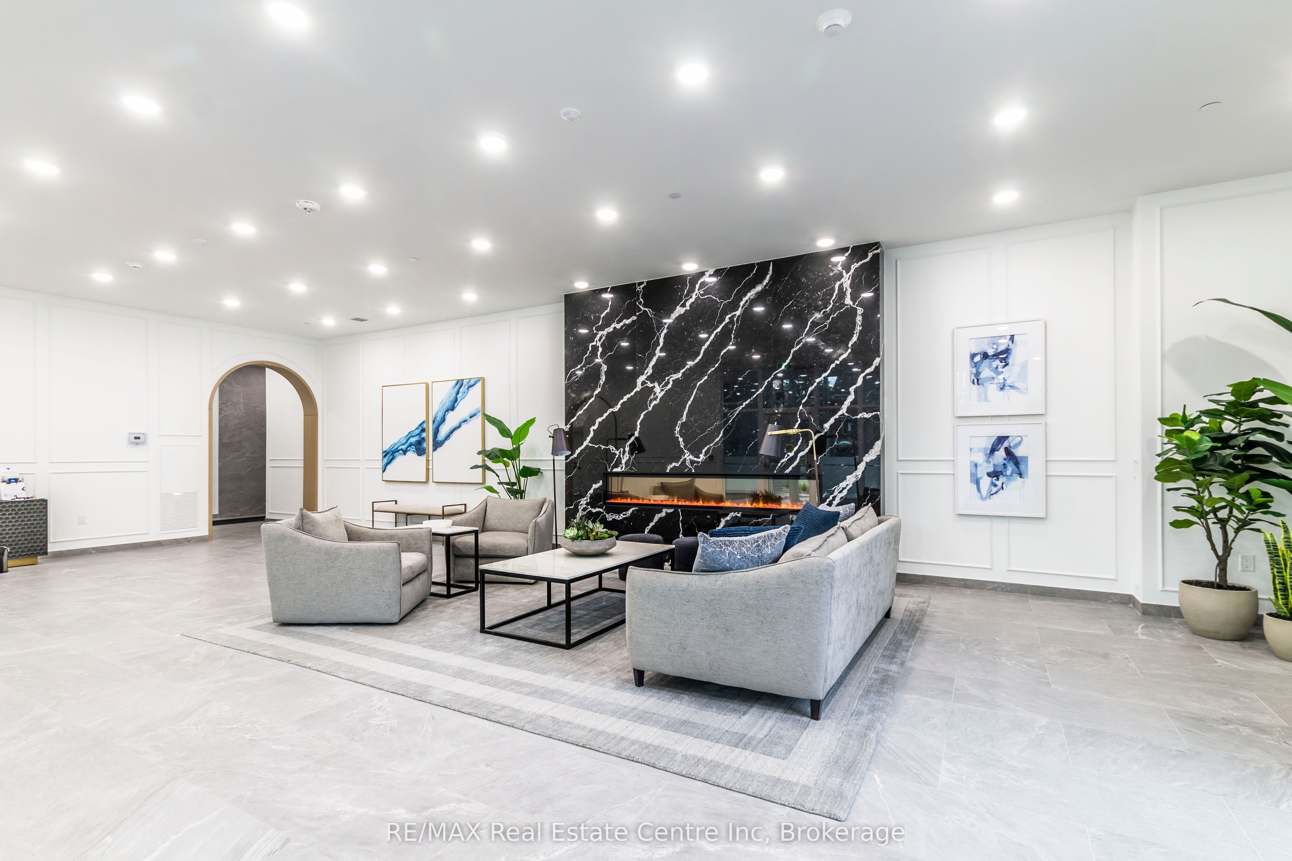 71 Wyndham Street S, #701