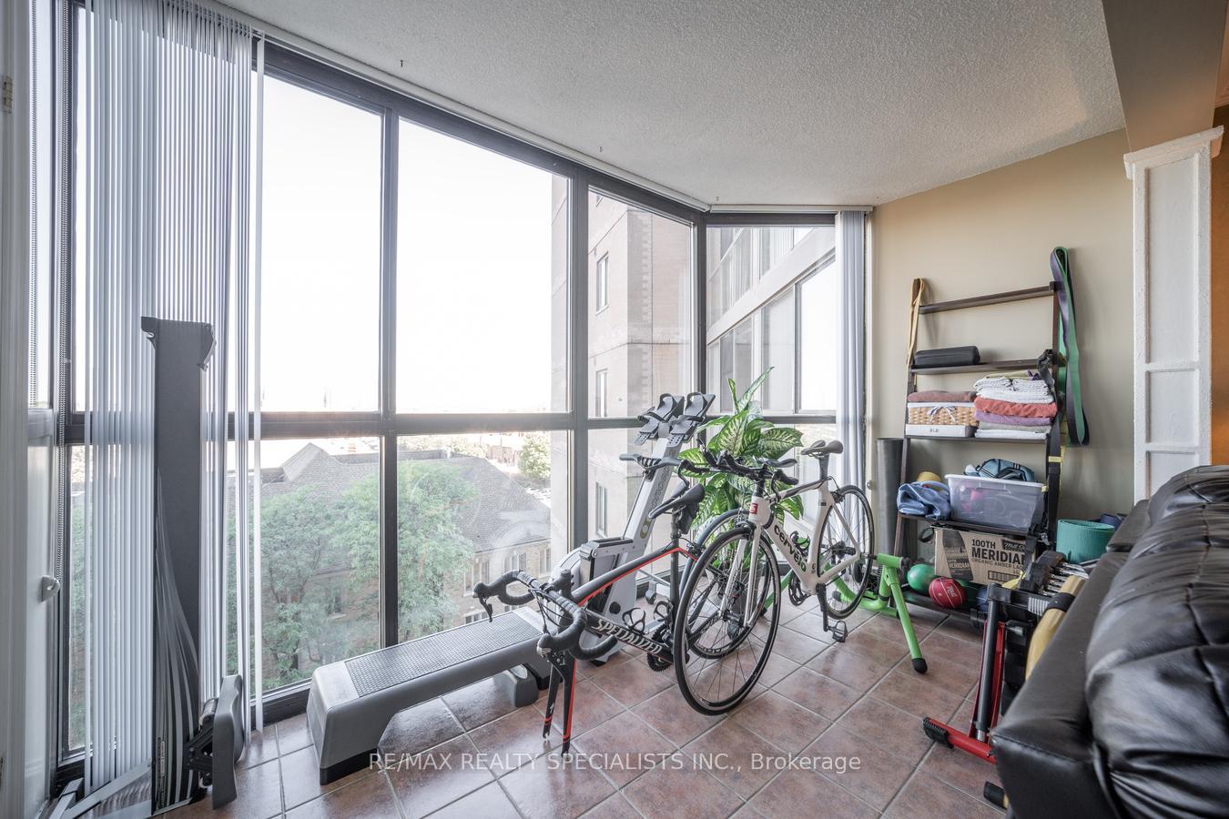 2 Bedrooms Condo at 4235 Sherwoodtowne, Mississauga For sale