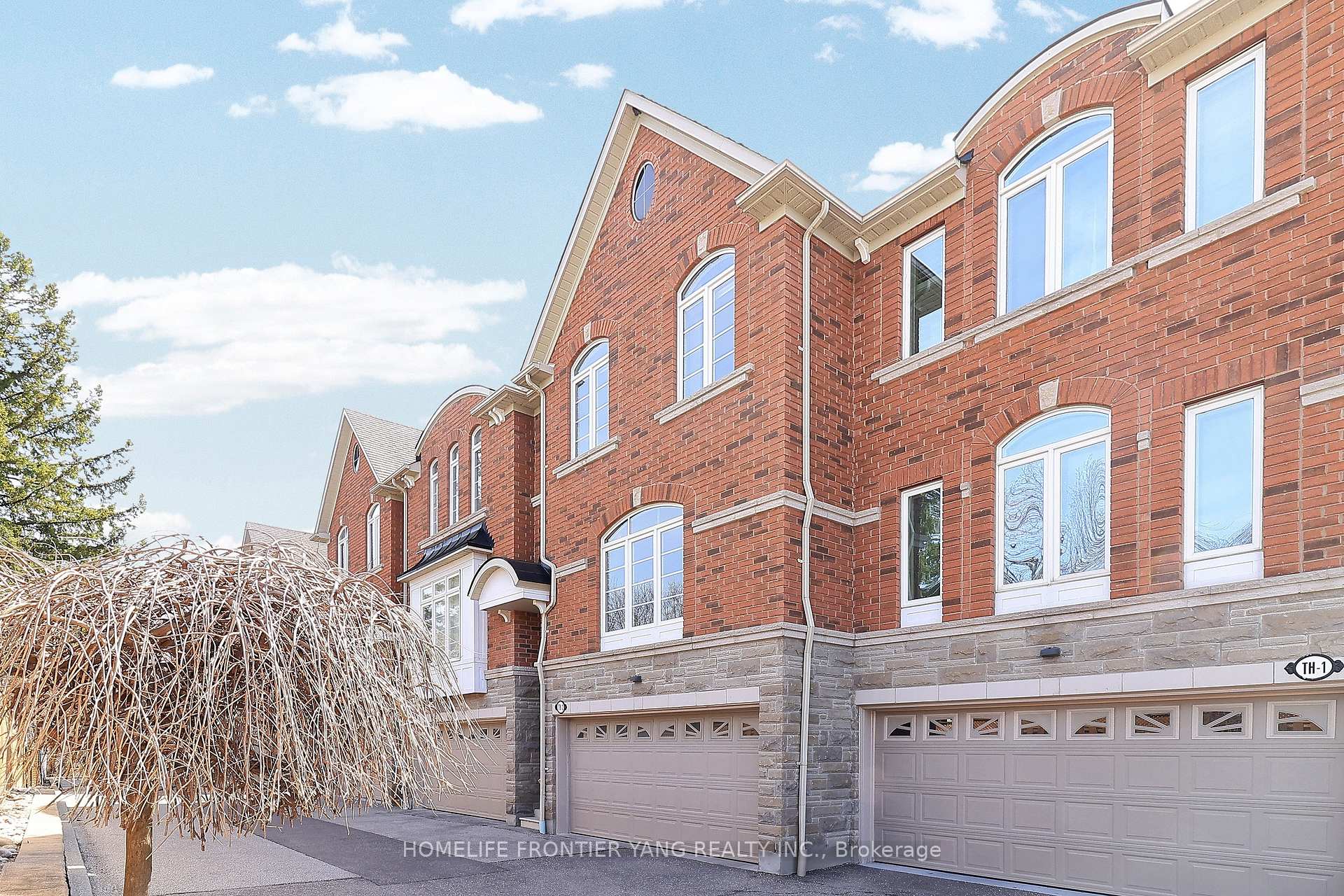 3 Bedrooms Condo at 581 Scarlett, Toronto For sale