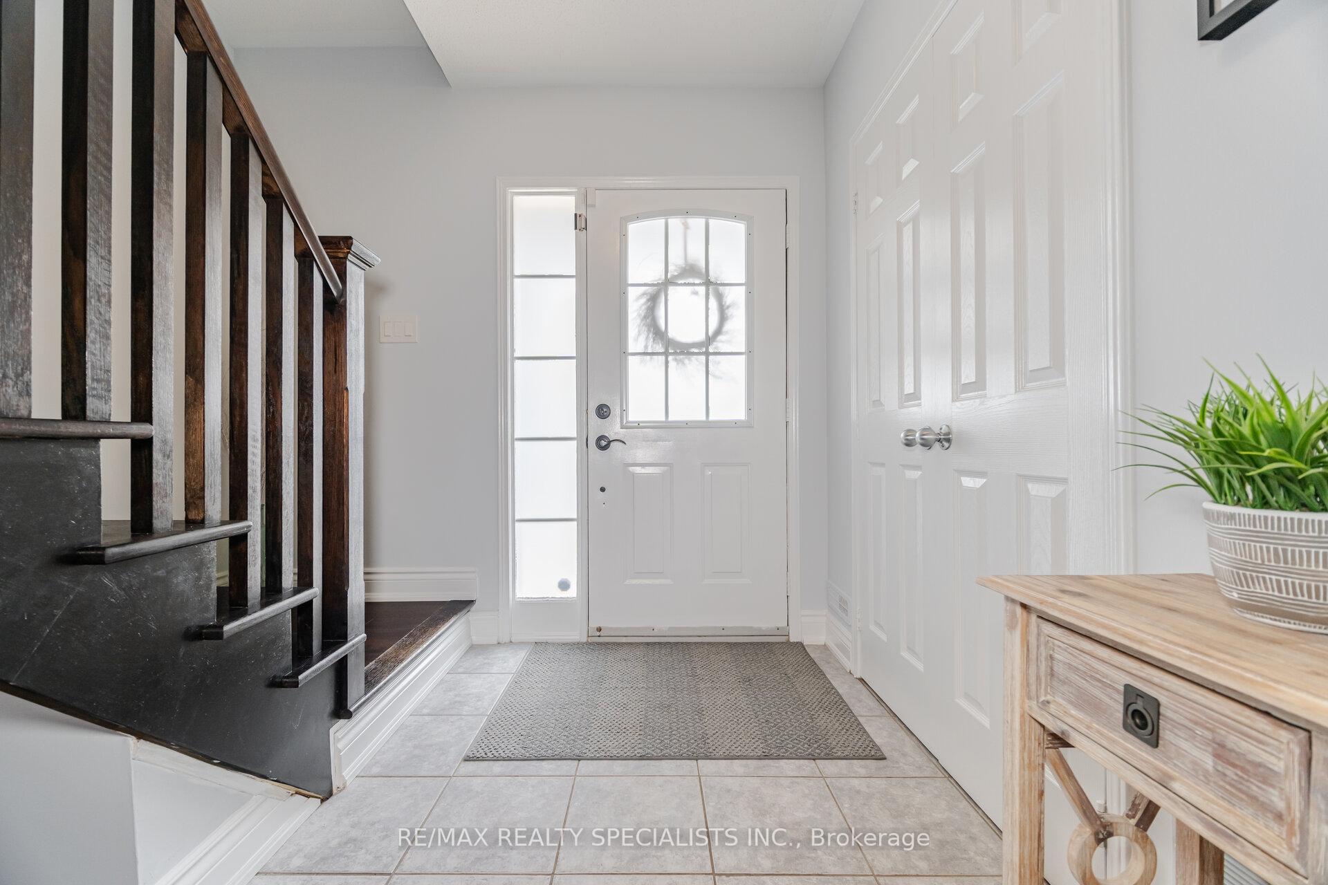 2 Bedrooms Condo at 2341 Parkhaven, Oakville For sale