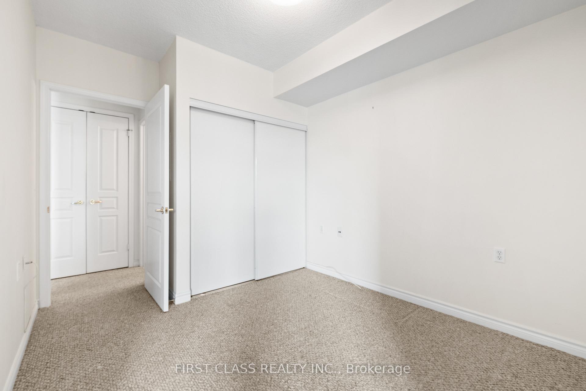 3 Bedrooms Condo at 200 Burnhamthorpe, Mississauga For sale