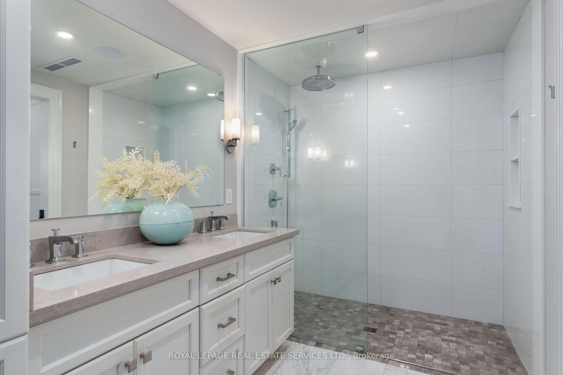 3 Bedrooms Condo at 2060 Lakeshore, Burlington For sale
