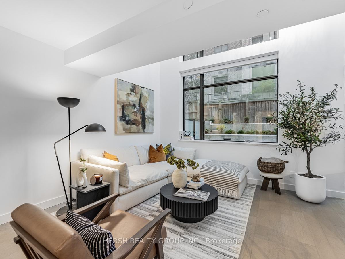 2 Bedrooms Condo at 160 Kingsway,  Toronto For sale