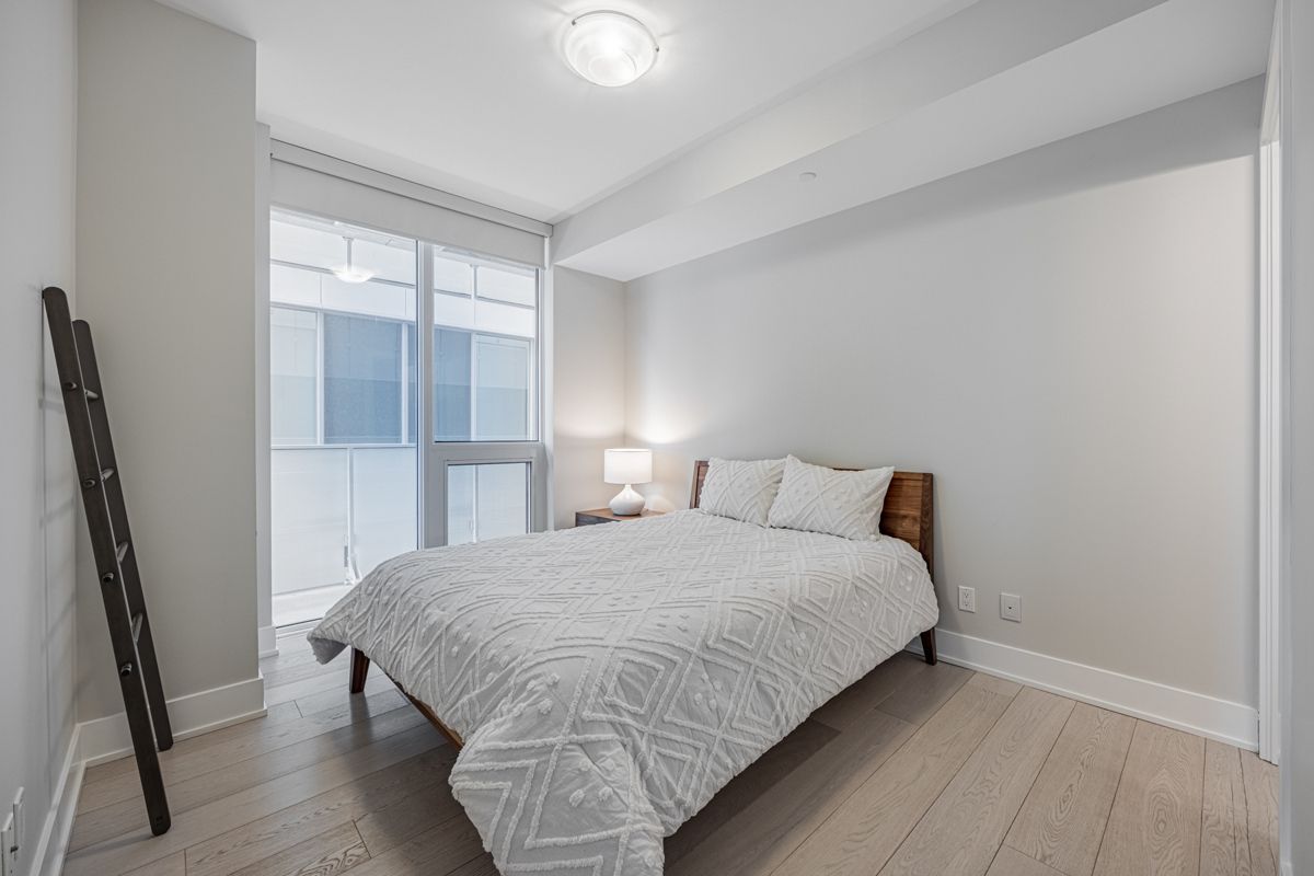 200 Bloor Street W 1001