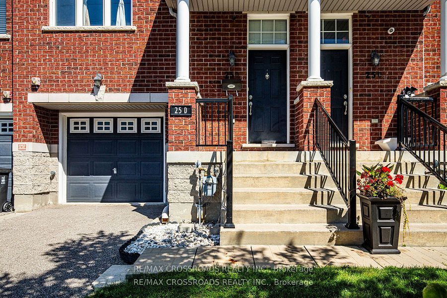 25D Hobson Avenue, Toronto, ON M4A 0A4