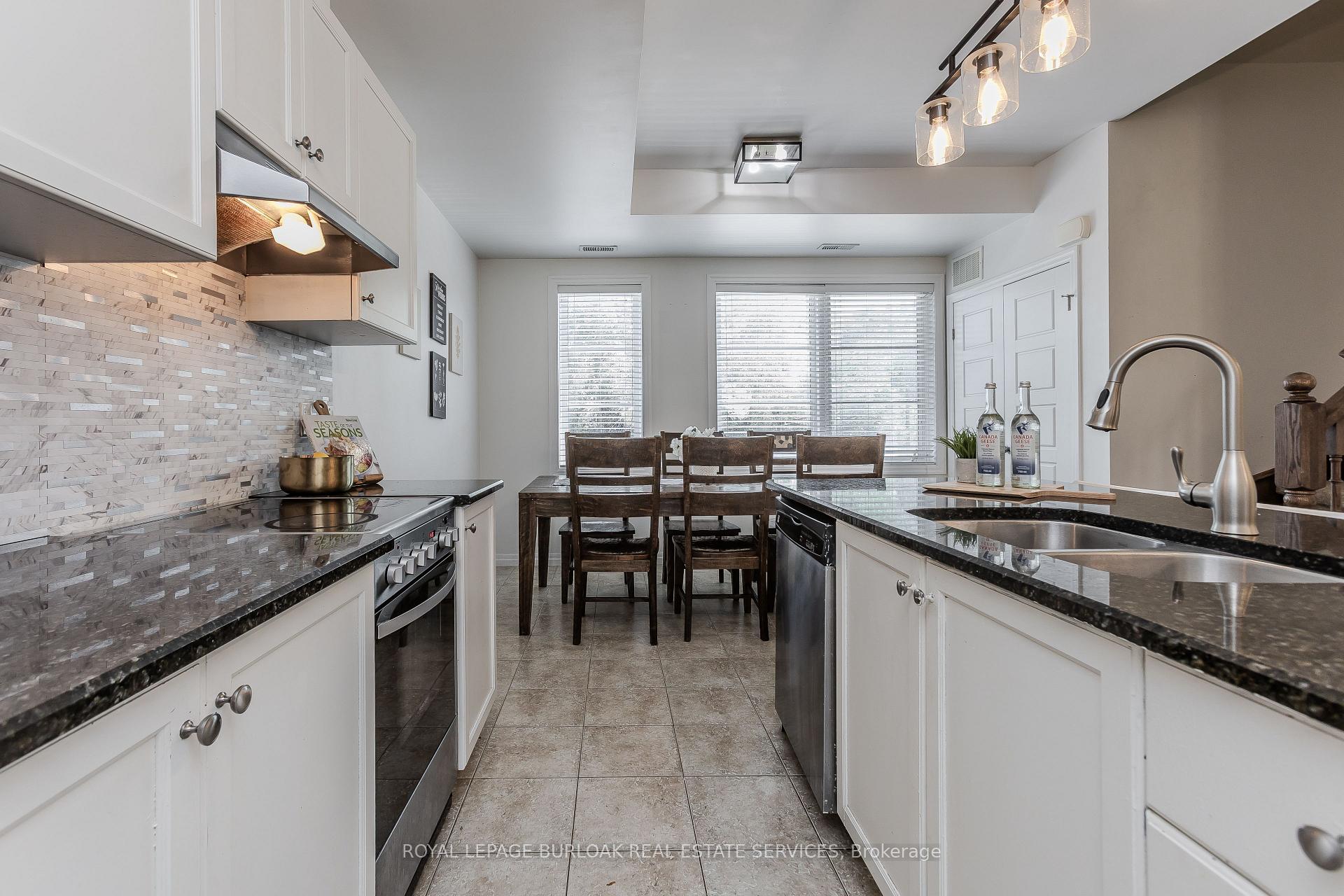 2 Bedrooms Condo at 70 Plains, Burlington For sale