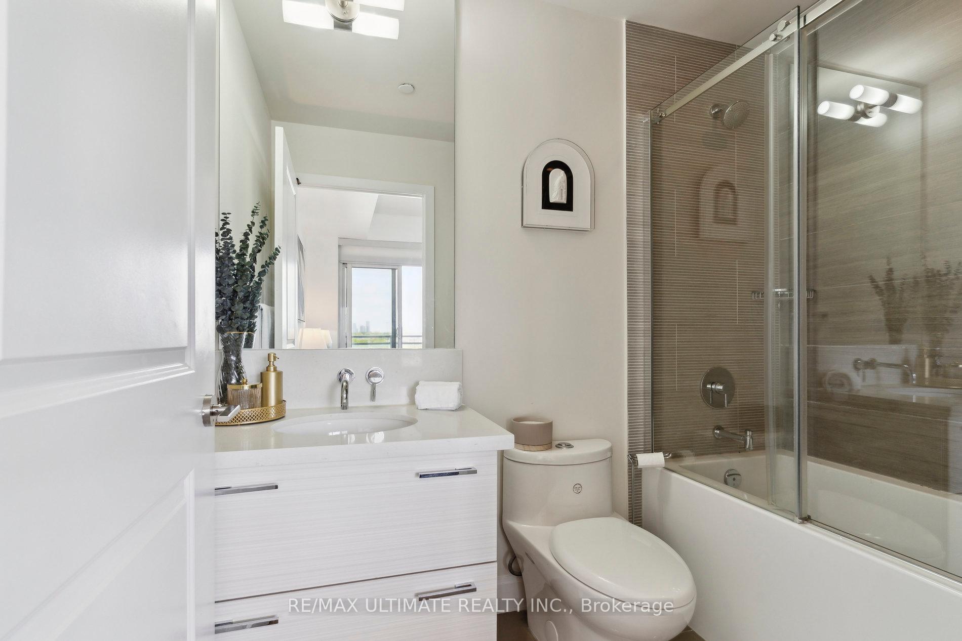 2 Bedrooms Condo at 33 Shore Breeze, Toronto For sale