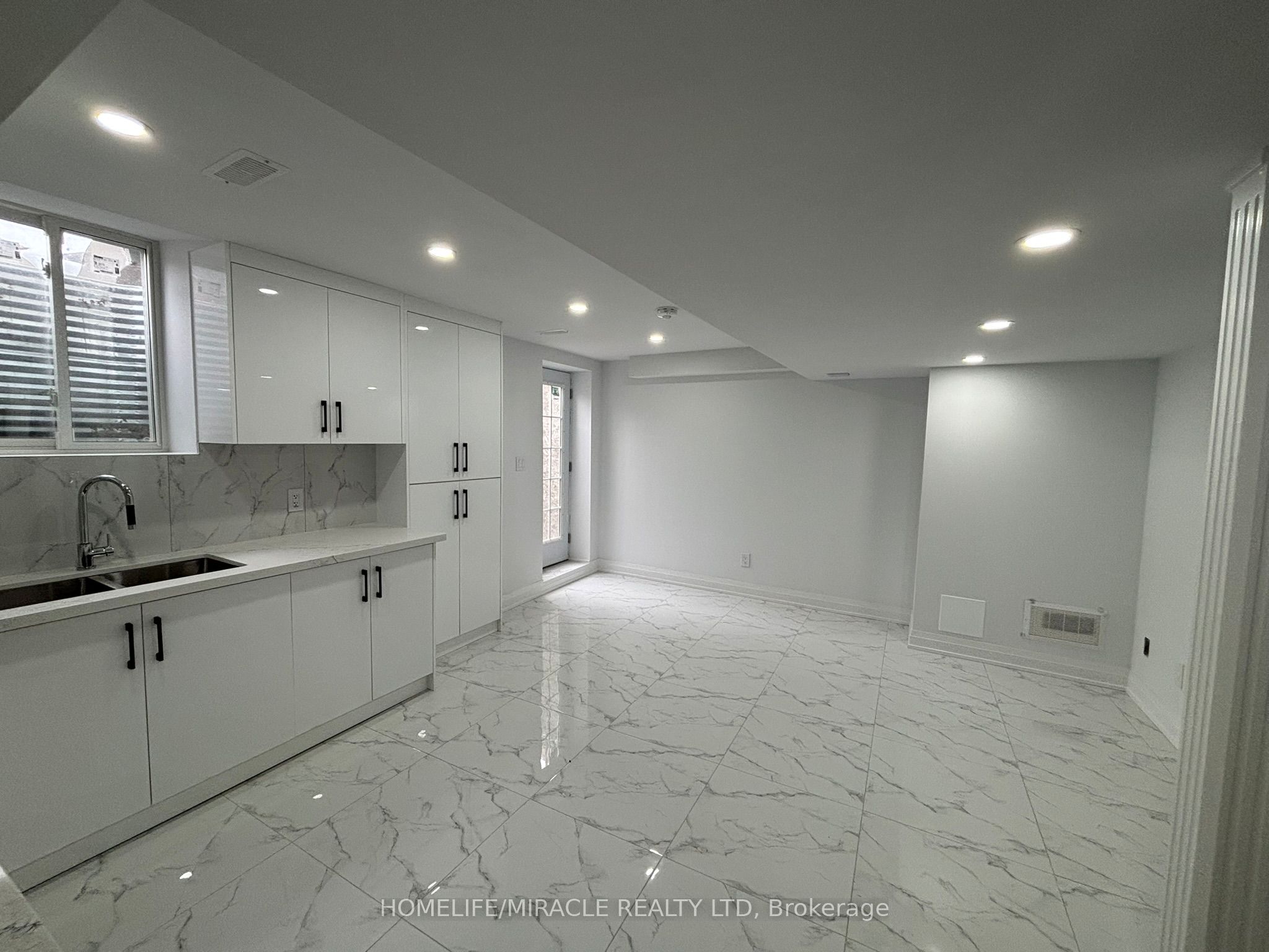 12 Rosewell Crescent