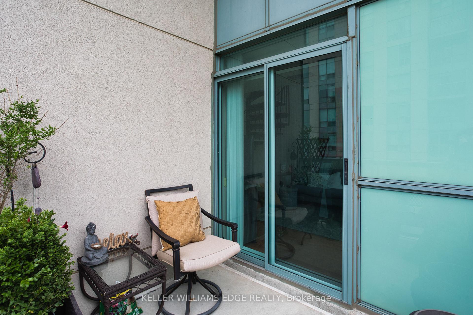 1 Bedroom Condo at 2585 Erin Centre,  Mississauga For sale