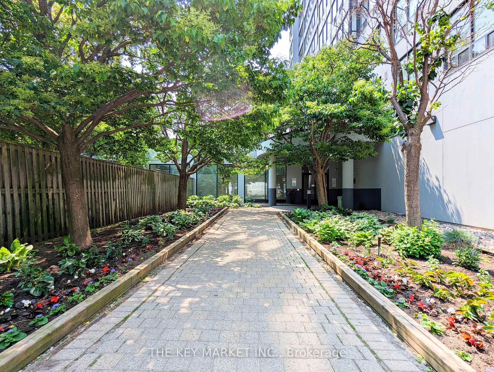4 Bedrooms Condo at 7 Bishop, Toronto For sale