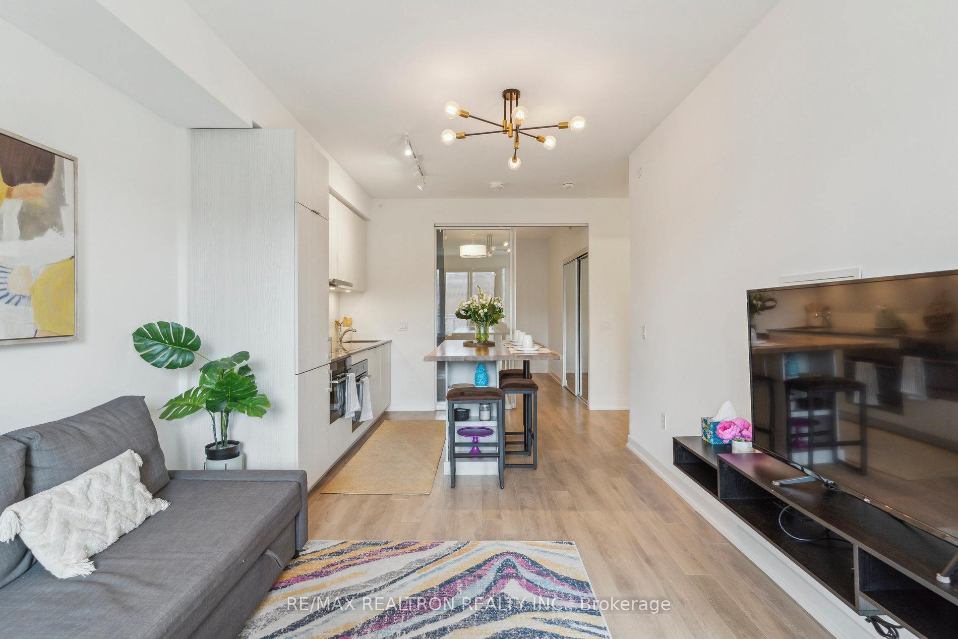 2 Bedrooms Condo at 158 Front, Toronto For sale