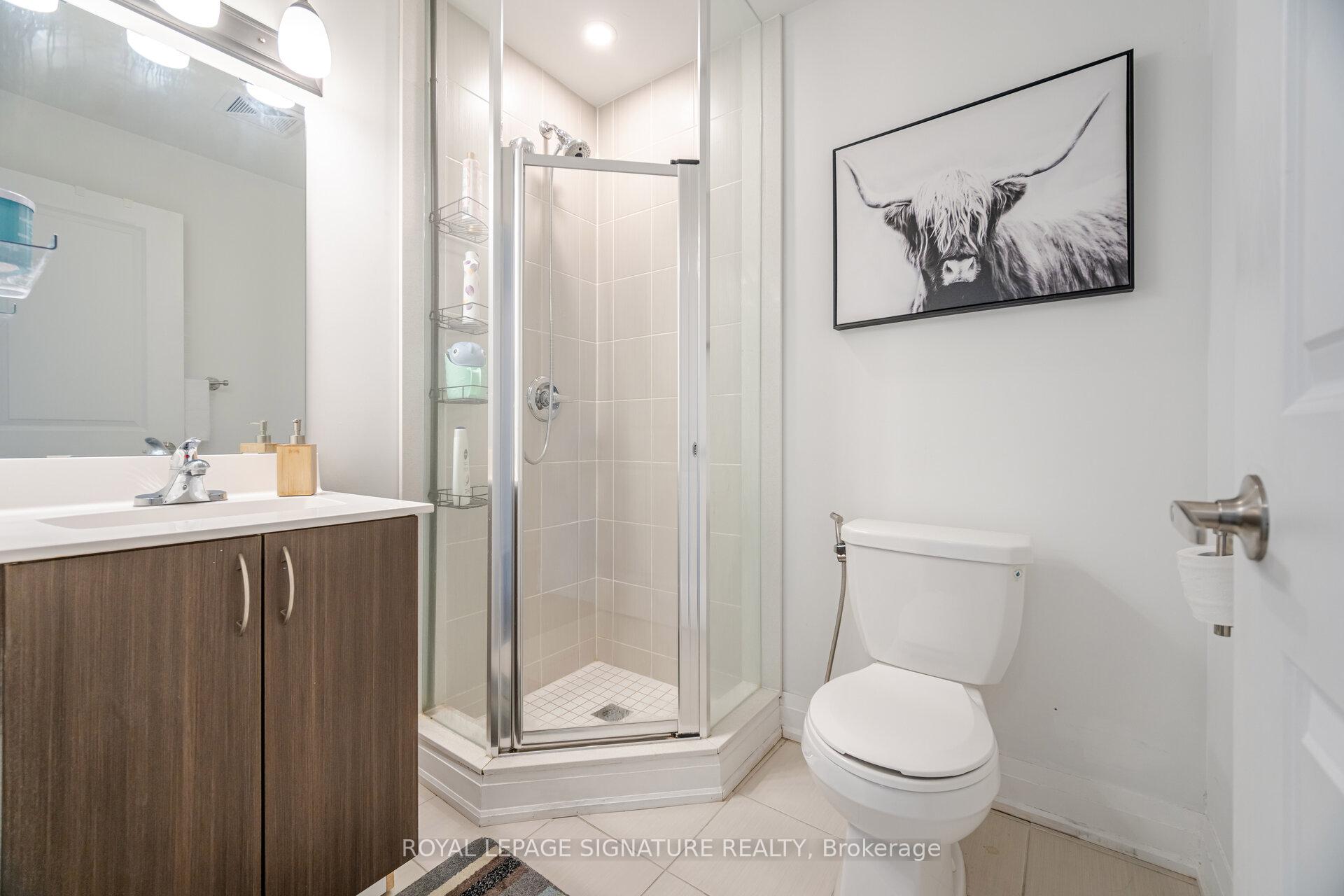 2 Bedrooms Condo at 5289 Highway 7, Vaughan For sale