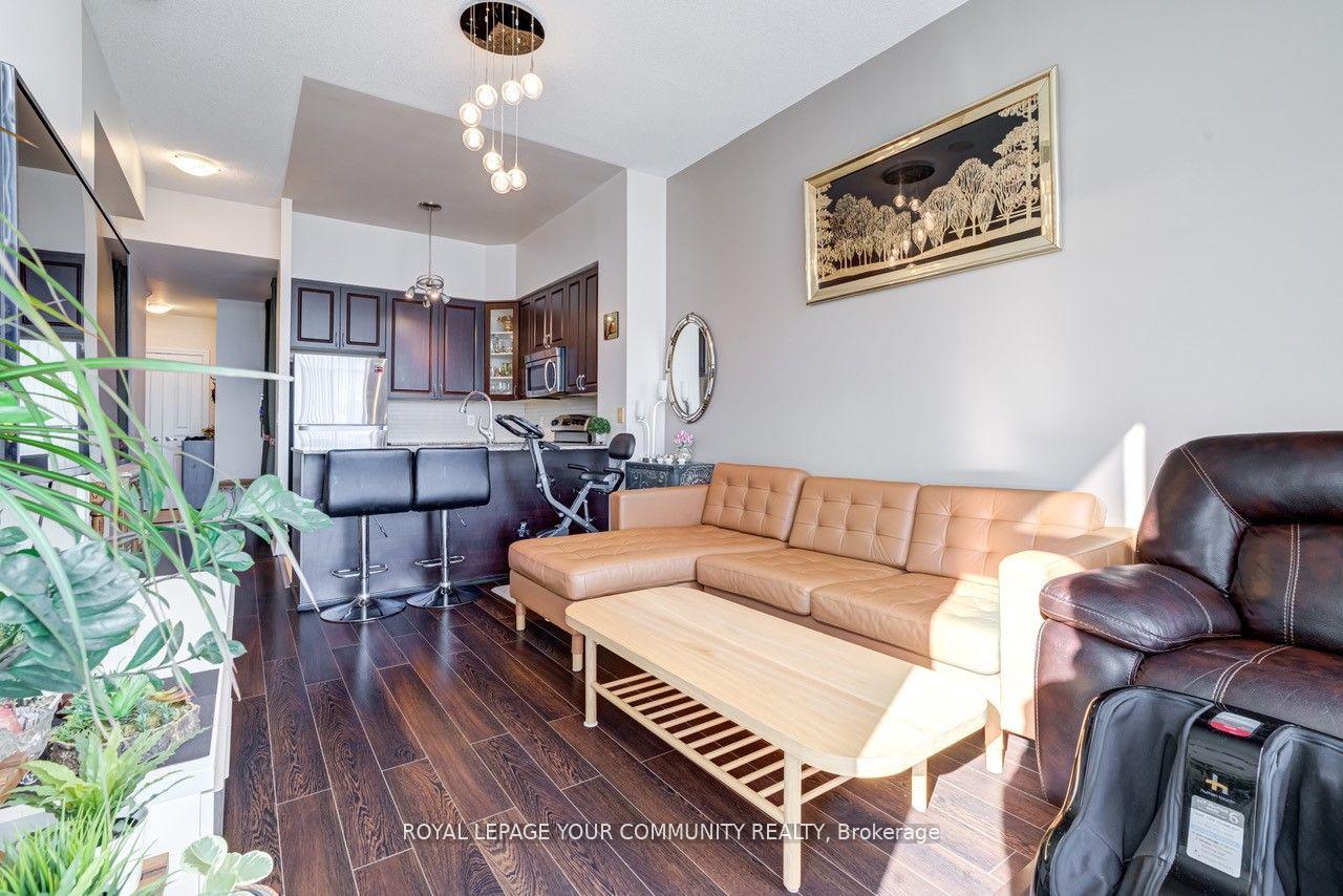 2 Bedrooms Condo at 225 Webb, Mississauga For sale