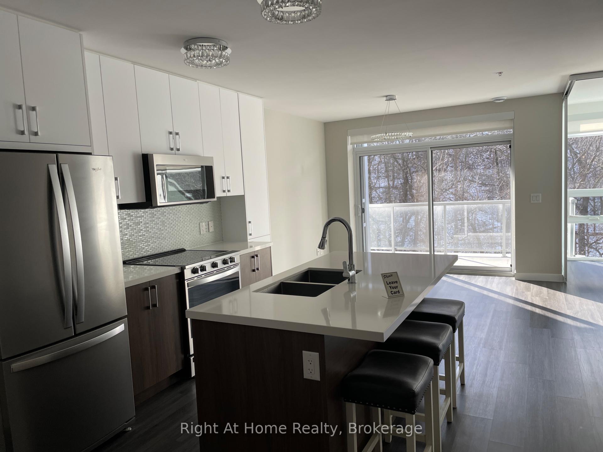 2 Bedrooms Condo at 455 Charlton, Hamilton For sale