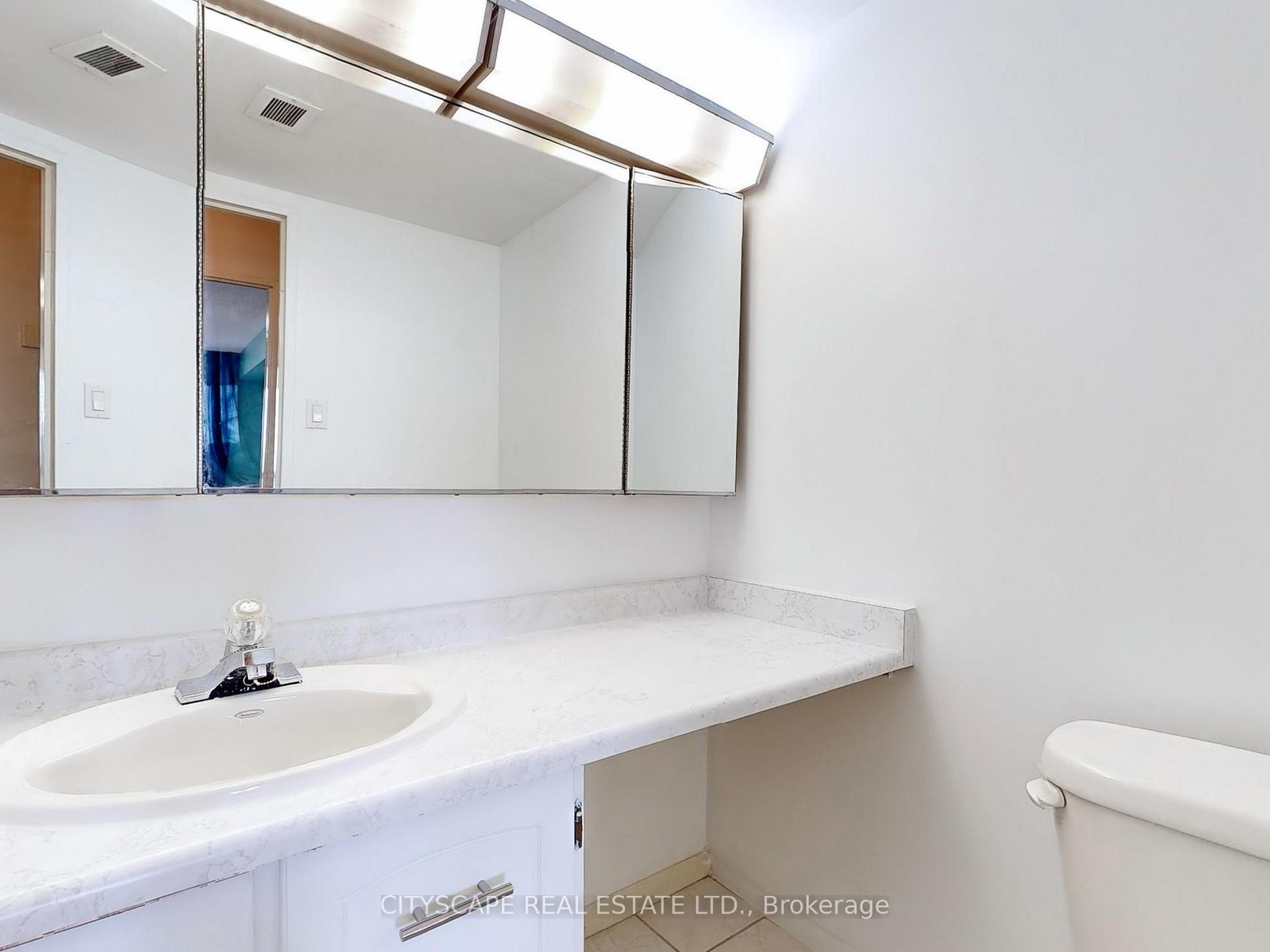 2 Bedrooms Condo at 1320 Mississauga Valley, Mississauga For sale