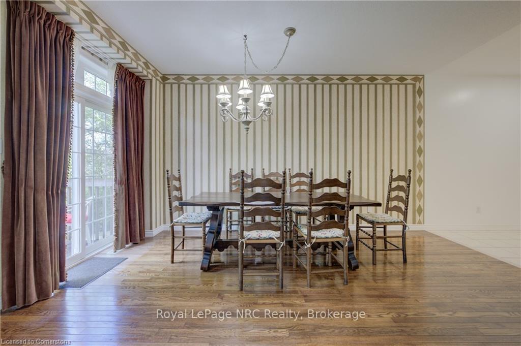 3 Bedrooms Condo at 120 Beddoe, Hamilton For sale