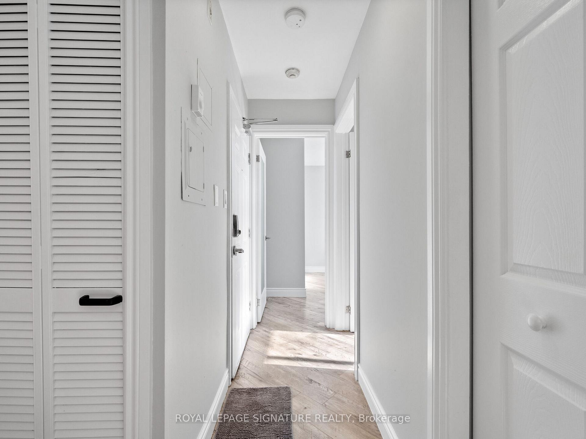 2 Bedrooms Condo at 28 Victoria, Hamilton For sale