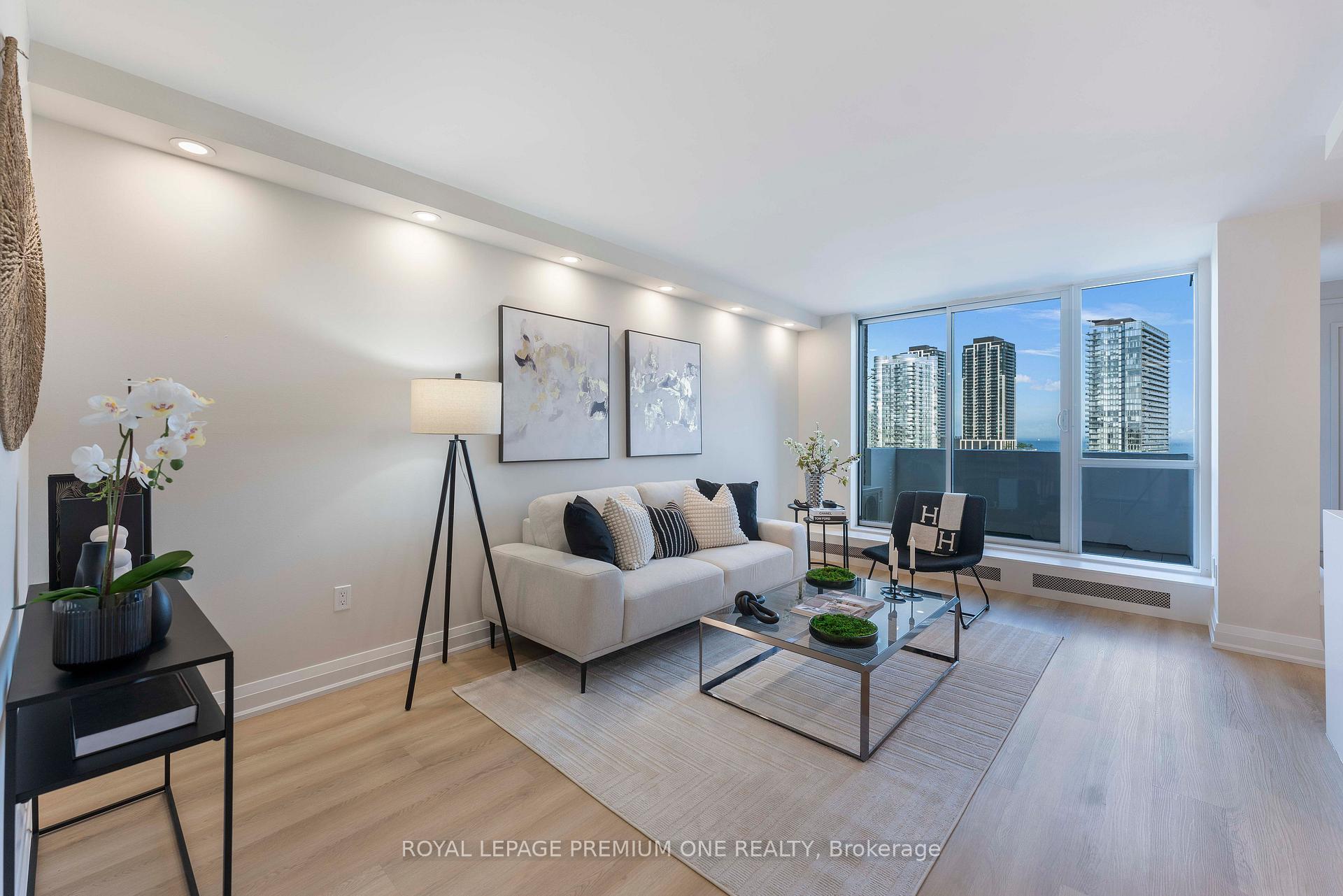 3 Bedrooms Condo at 60 Southport, Toronto For sale