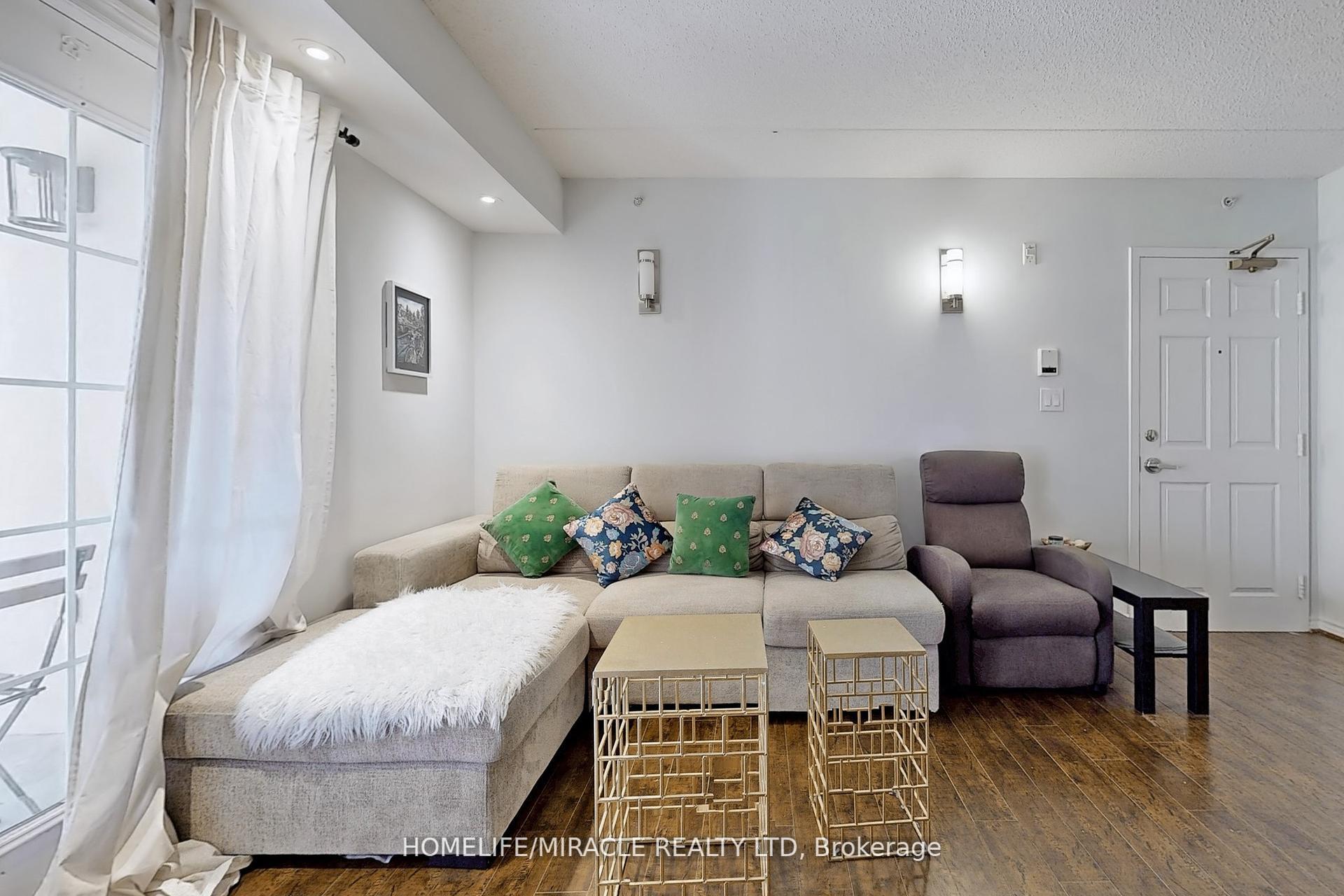 2 Bedrooms Condo at 1440 Bishops, Oakville For sale