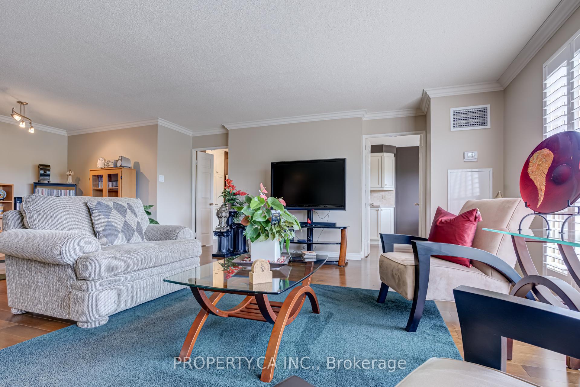 3 Bedrooms Condo at 1700 The Collegeway, Mississauga For sale
