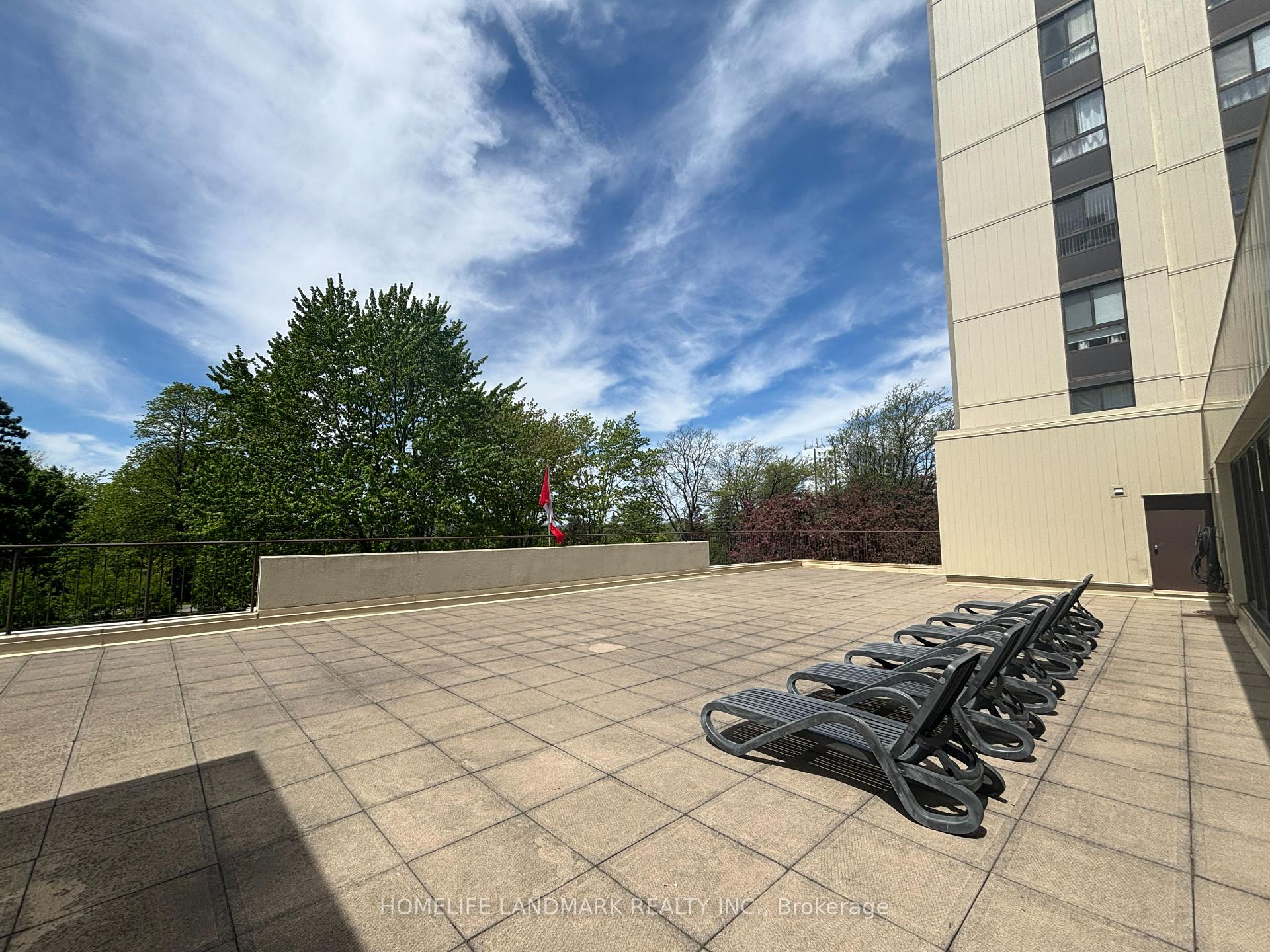 3 Bedrooms Condo at 260 Seneca Hill, Toronto For sale
