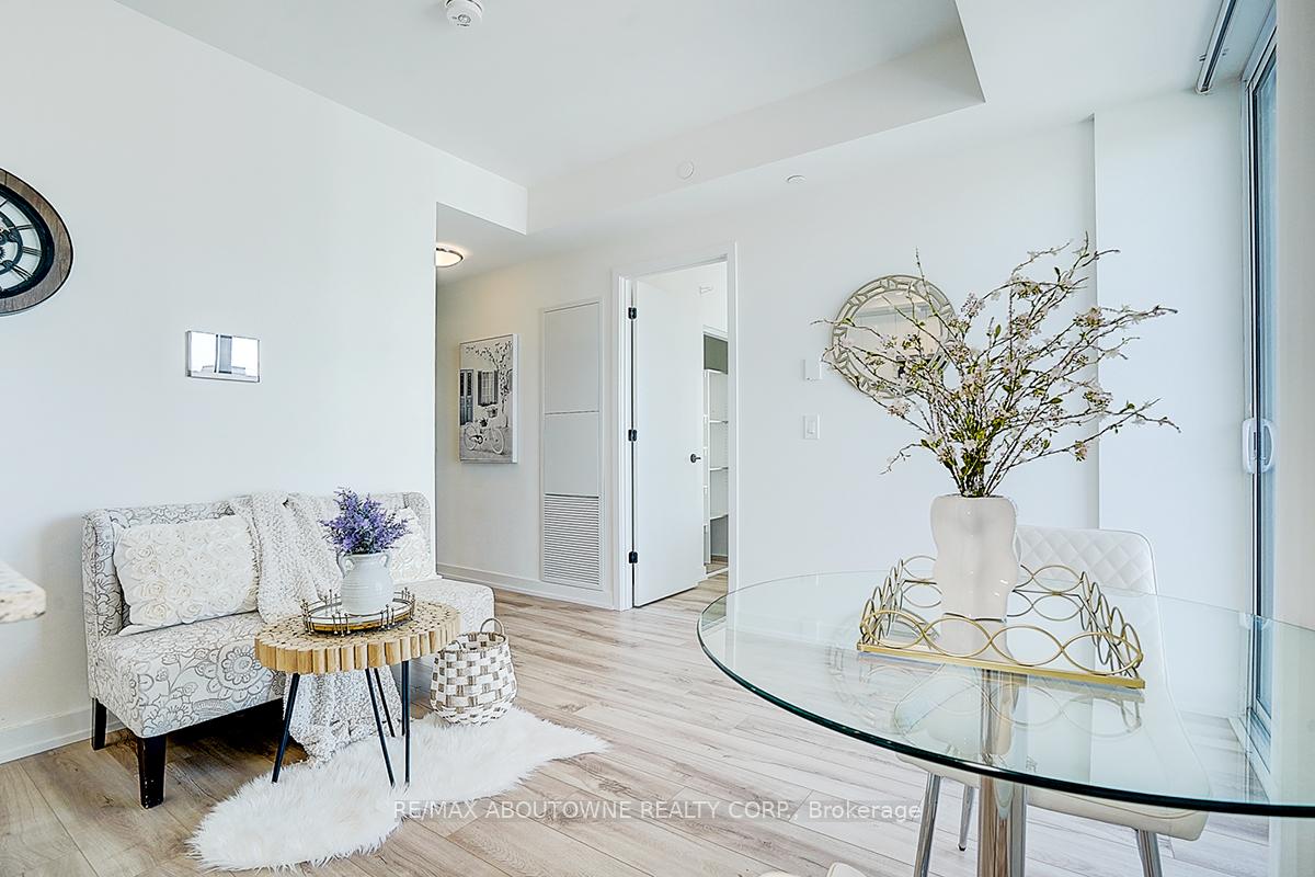 1 Bedroom Condo at 335 Wheat Boom,  Oakville For sale