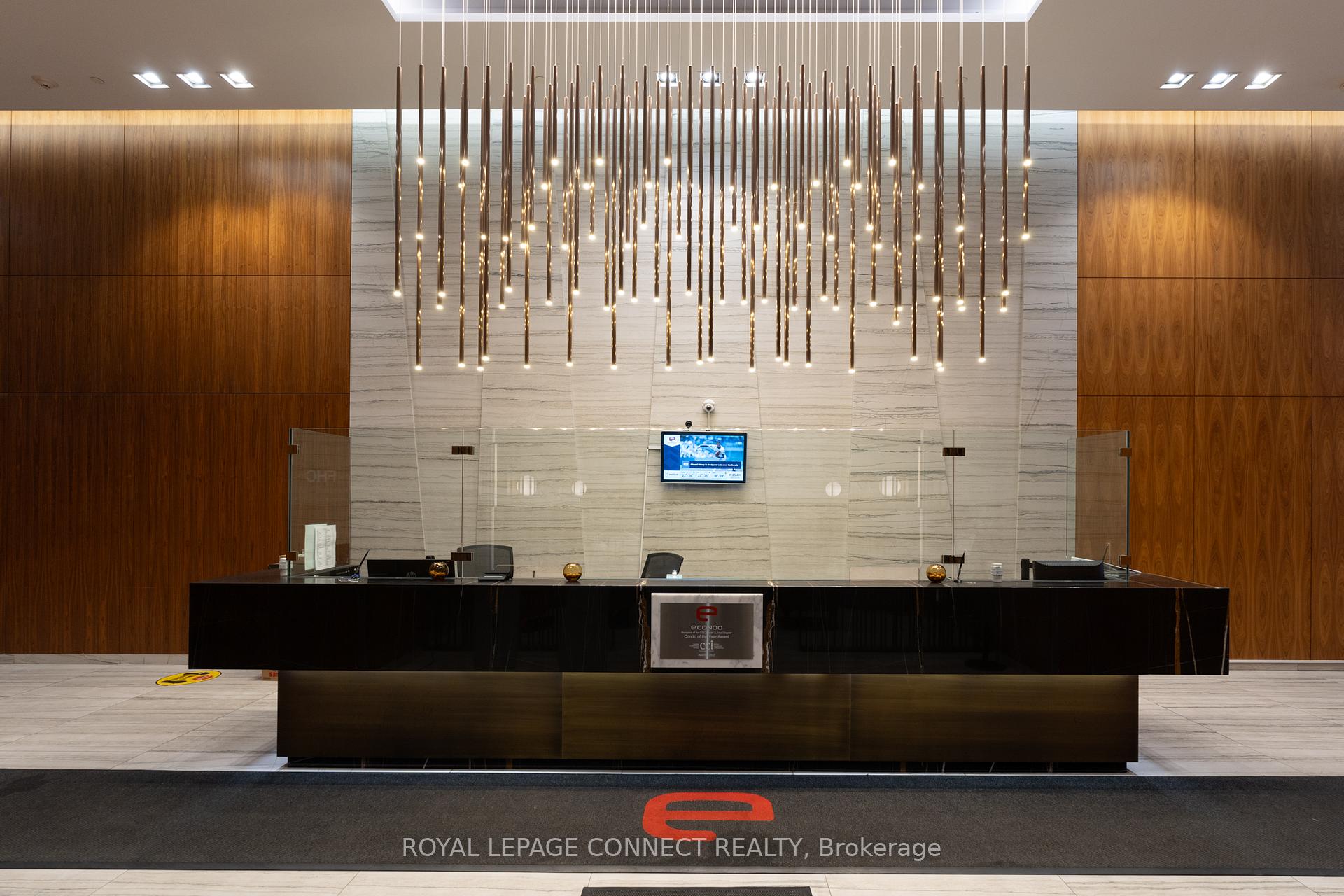 2 Bedrooms Condo at 8 Eglinton, Toronto For sale