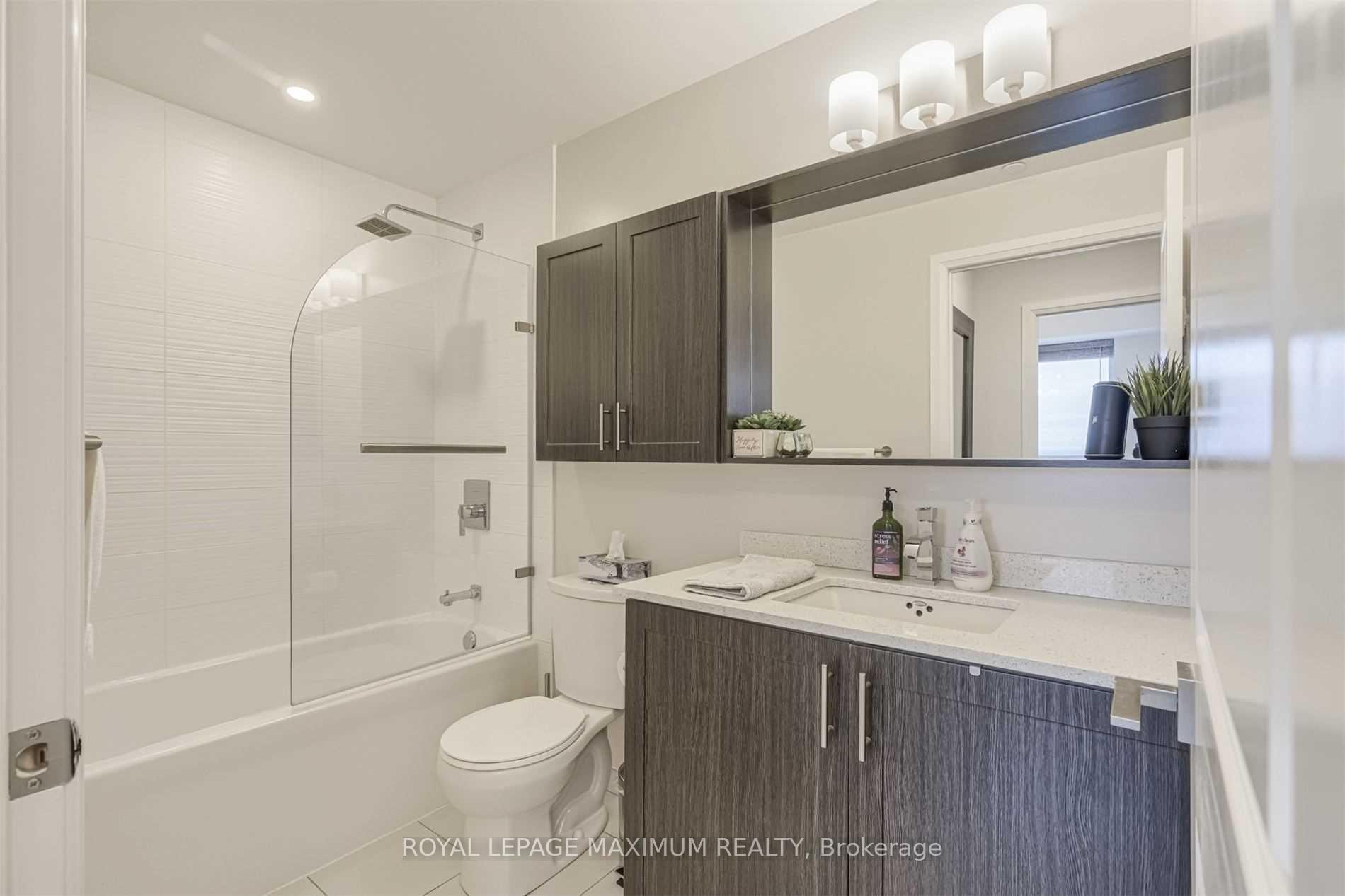2 Bedrooms Condo at 3700 Highway 7, Vaughan For sale