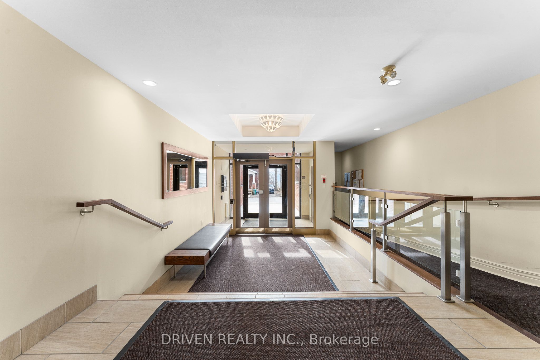 #211 - 959 North River Road, OverbrookCastleheightsandArea, ON K1K 3V3