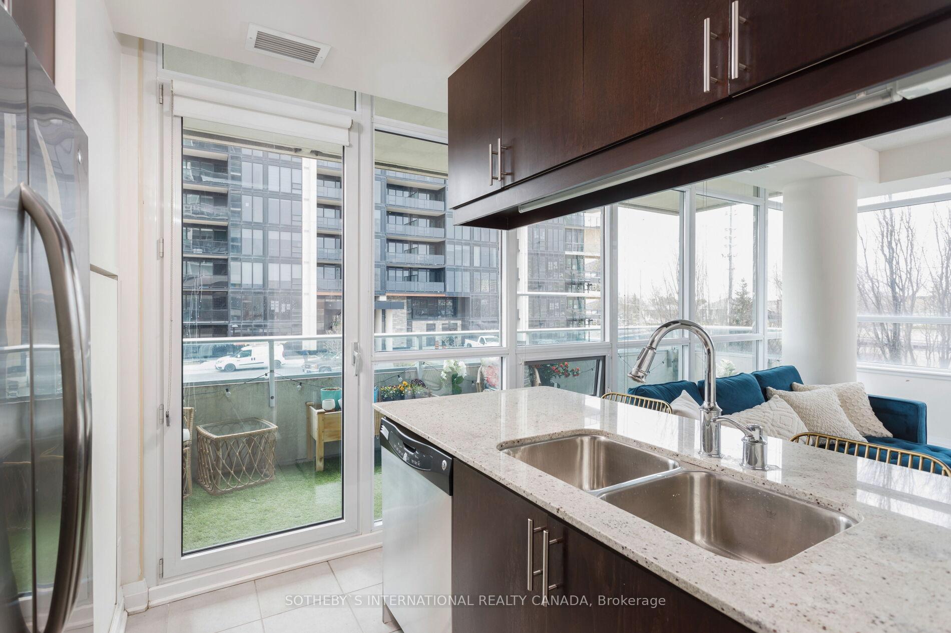2 Bedrooms Condo at 1055 Southdown,  Mississauga For sale