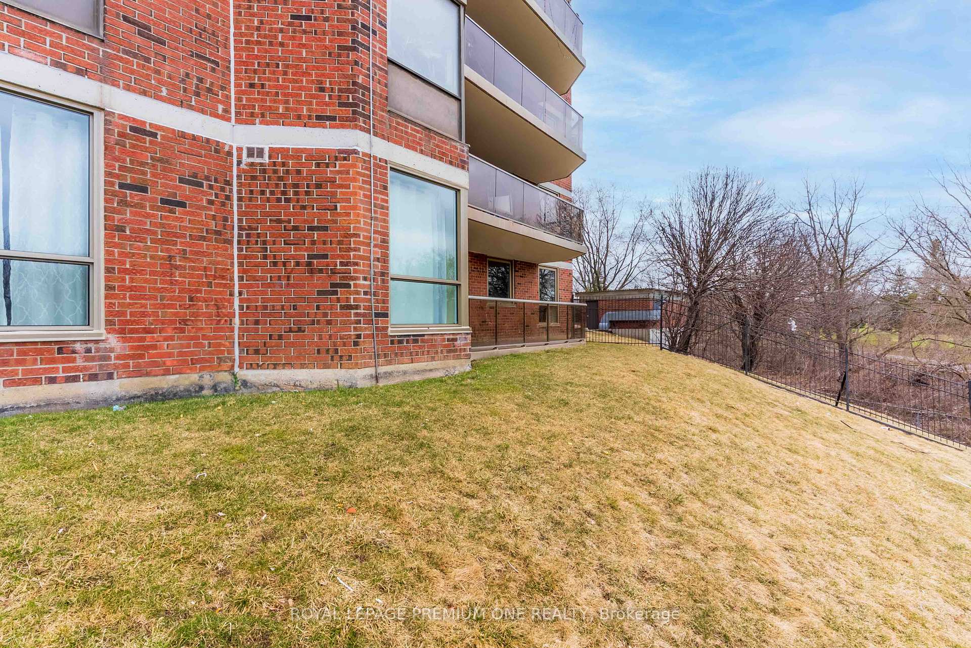 3 Bedrooms Condo at 238 Albion,  Toronto For sale