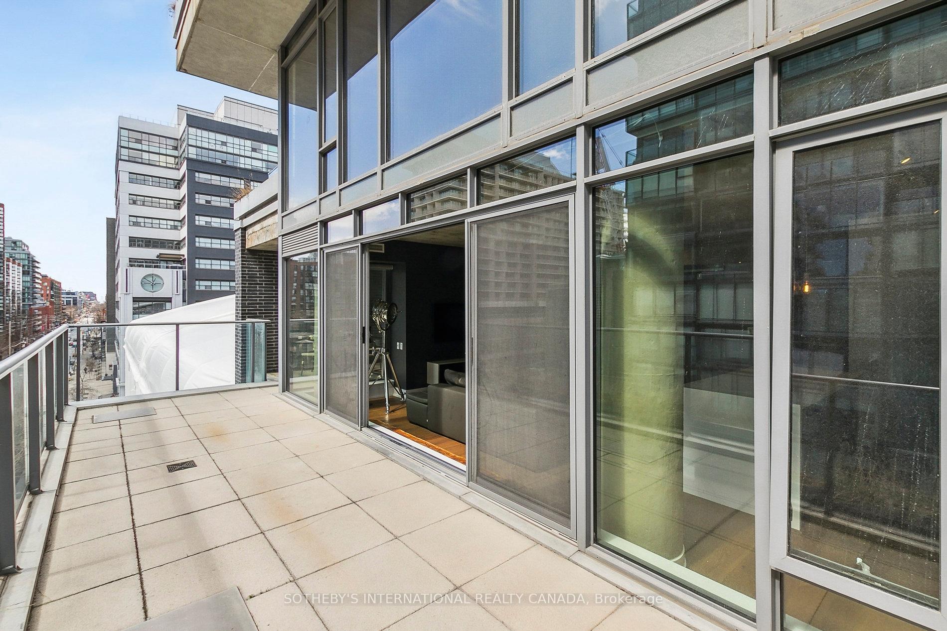2 Bedrooms Condo at 650 King, Toronto For sale