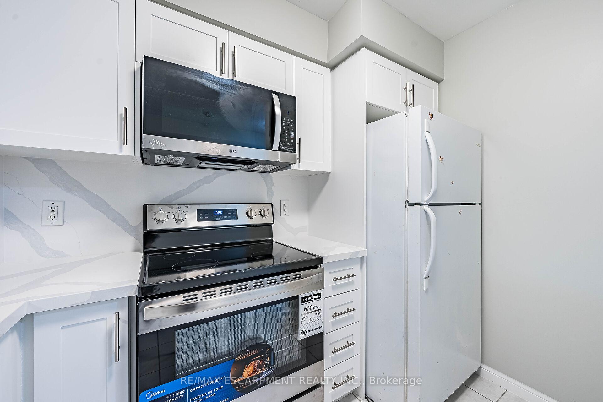 2 Bedrooms Condo at 4 Elsinore, Toronto For sale