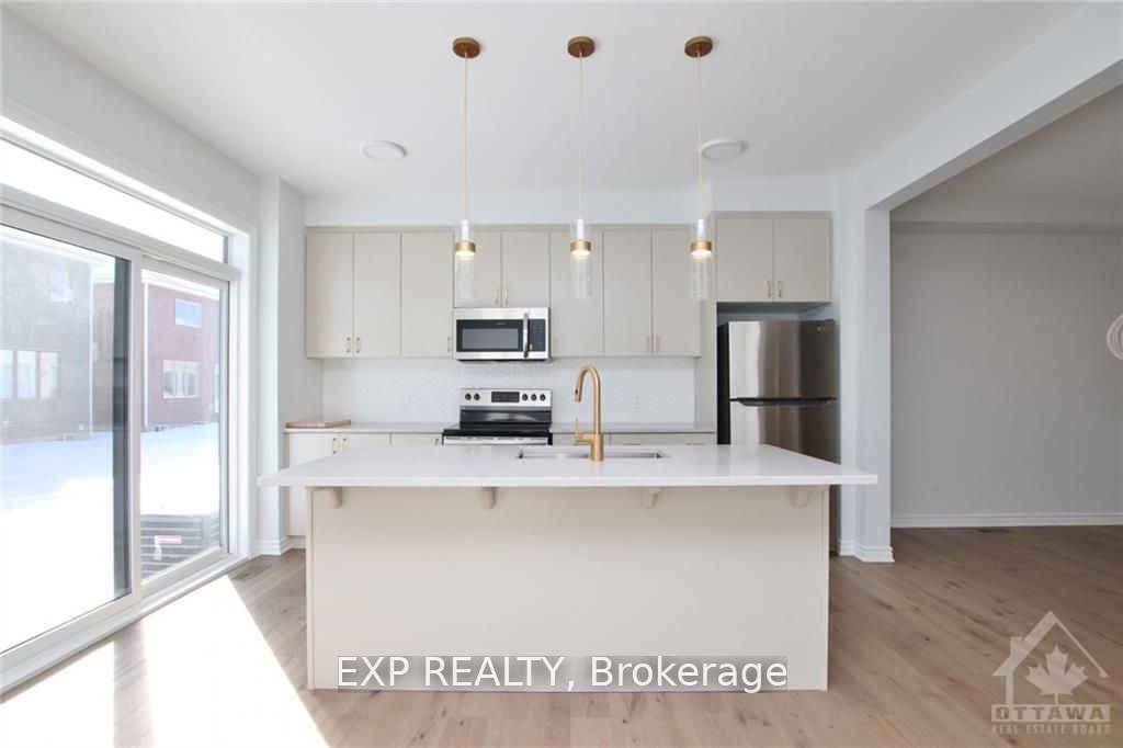 307 Cornflower Row, Stittsville - Munster - Richmond 8209 - Goulbourn Twp From Franktown Rd/South To Rideau