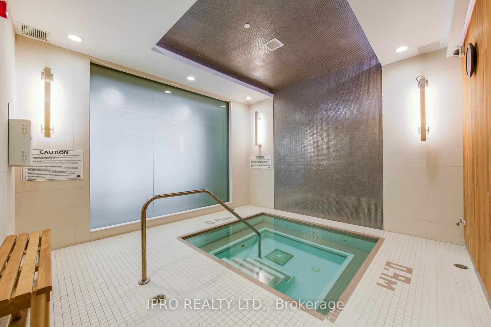 1 Bedroom Condo at 55 Front, Toronto For sale