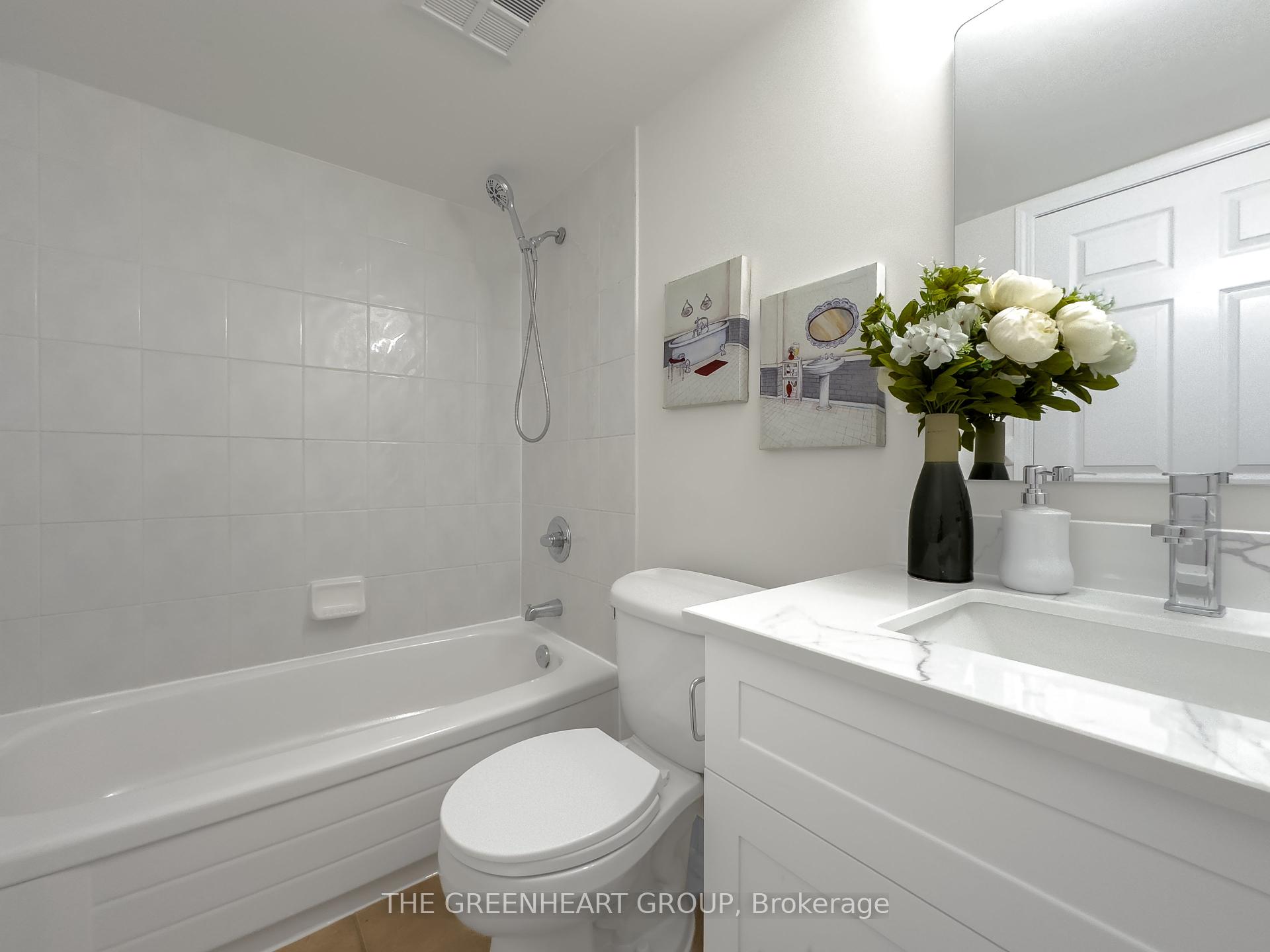 3 Bedrooms Condo at 155 Beecroft,  Toronto For sale