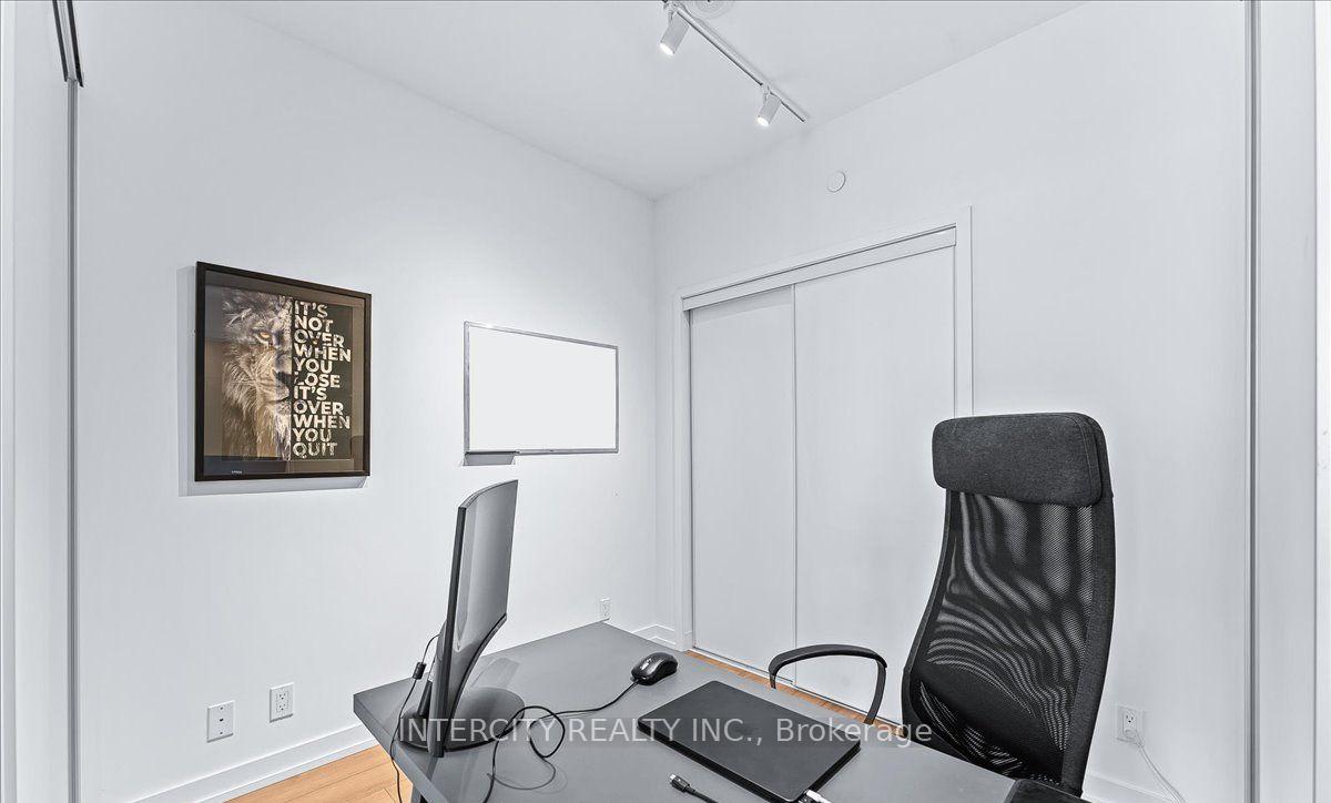 3 Bedrooms Condo at 33 Helendale, Toronto For sale
