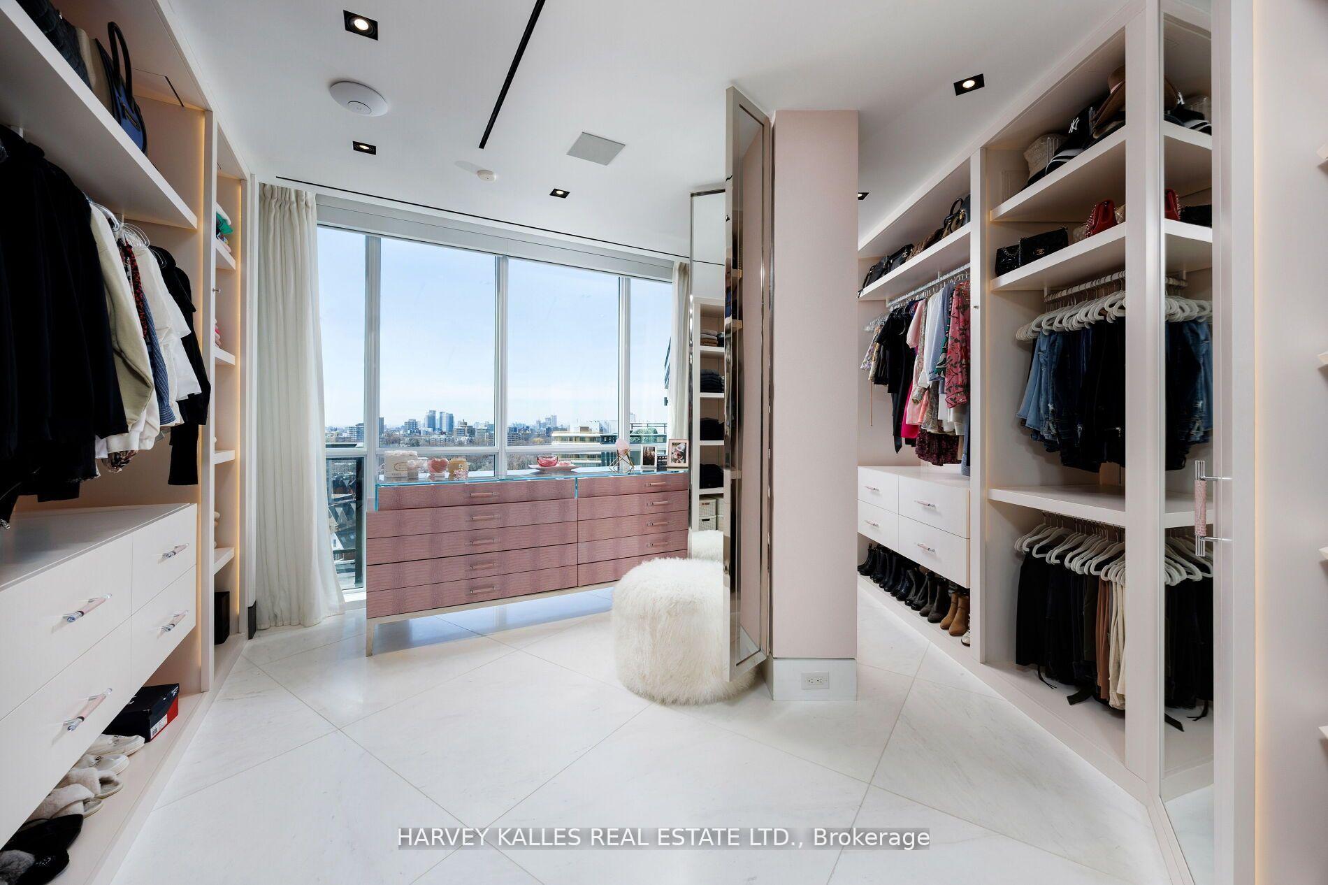 4 Bedrooms Condo at 181 Davenport, Toronto For sale