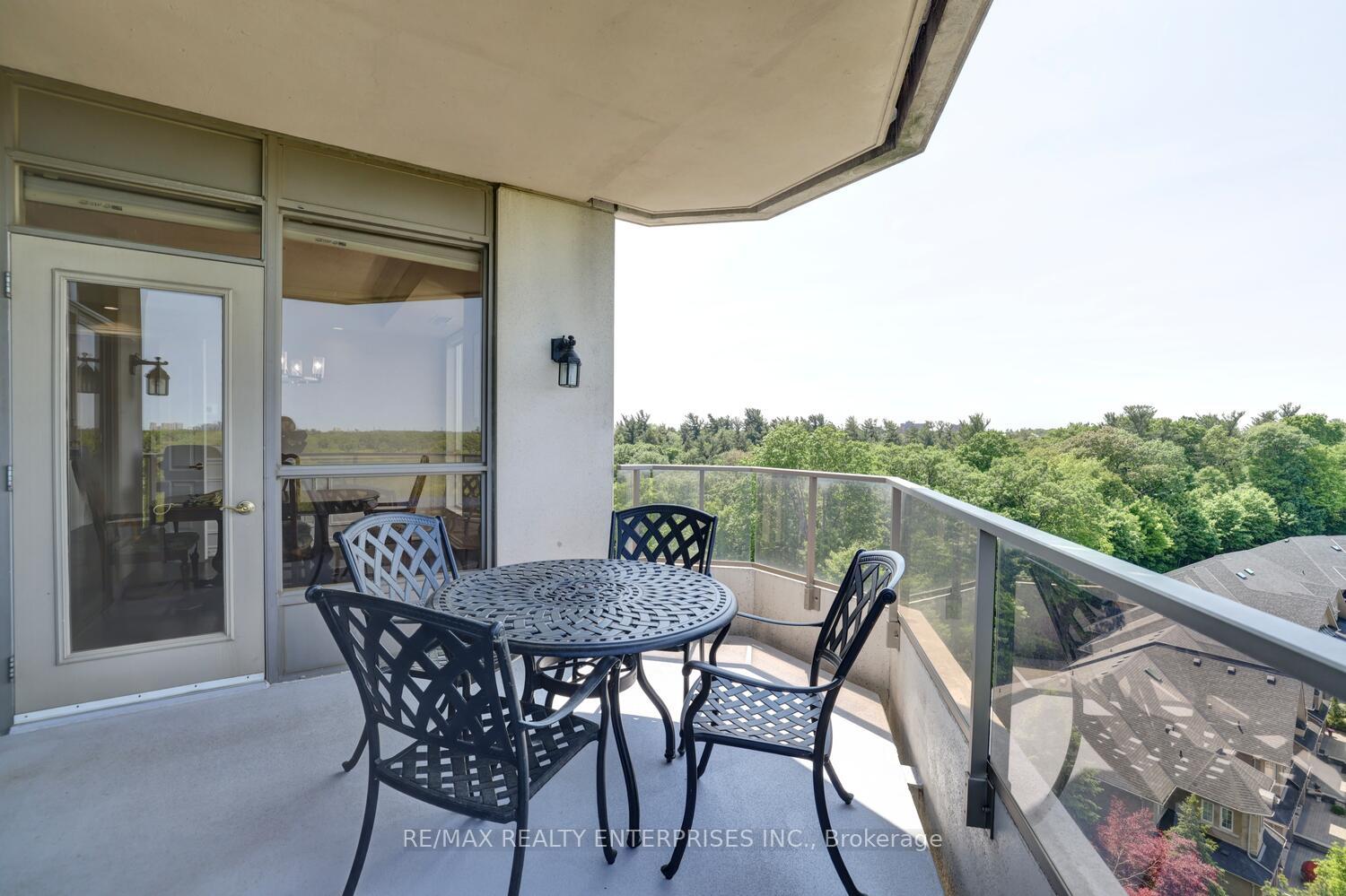 3 Bedrooms Condo at 1900 The Collegeway, Mississauga For sale