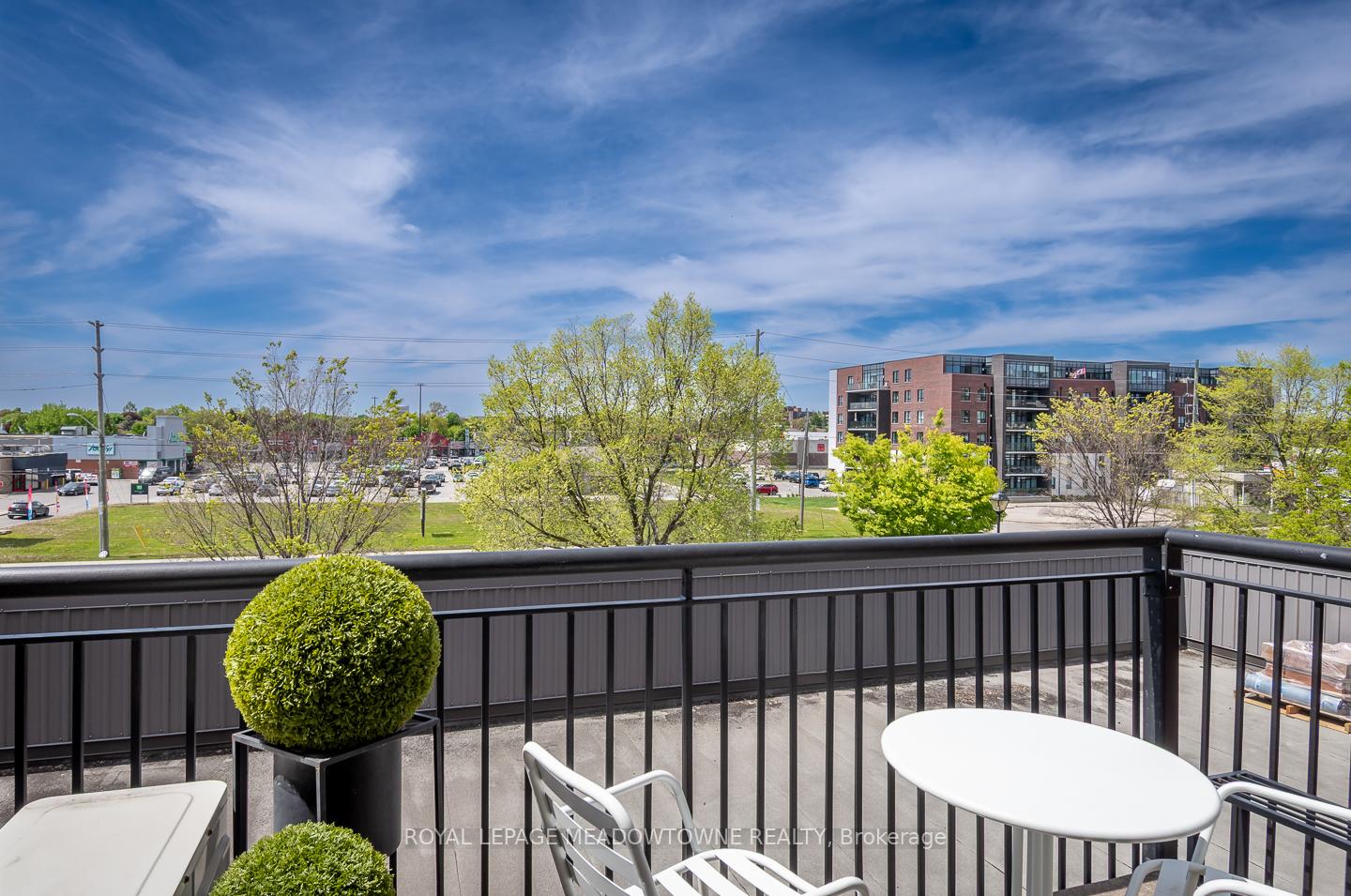 2 Bedrooms Condo at 262 Dundas, Hamilton For sale