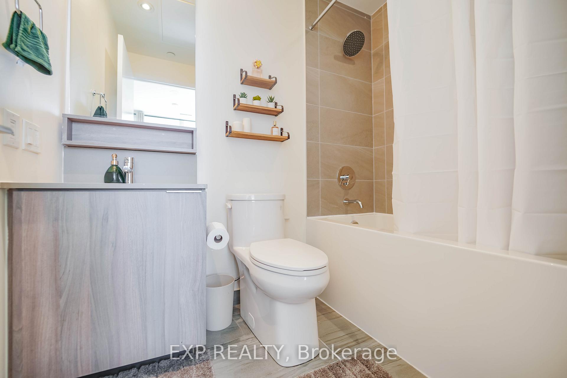 2 Bedrooms Condo at 950 Portage,  Vaughan For sale