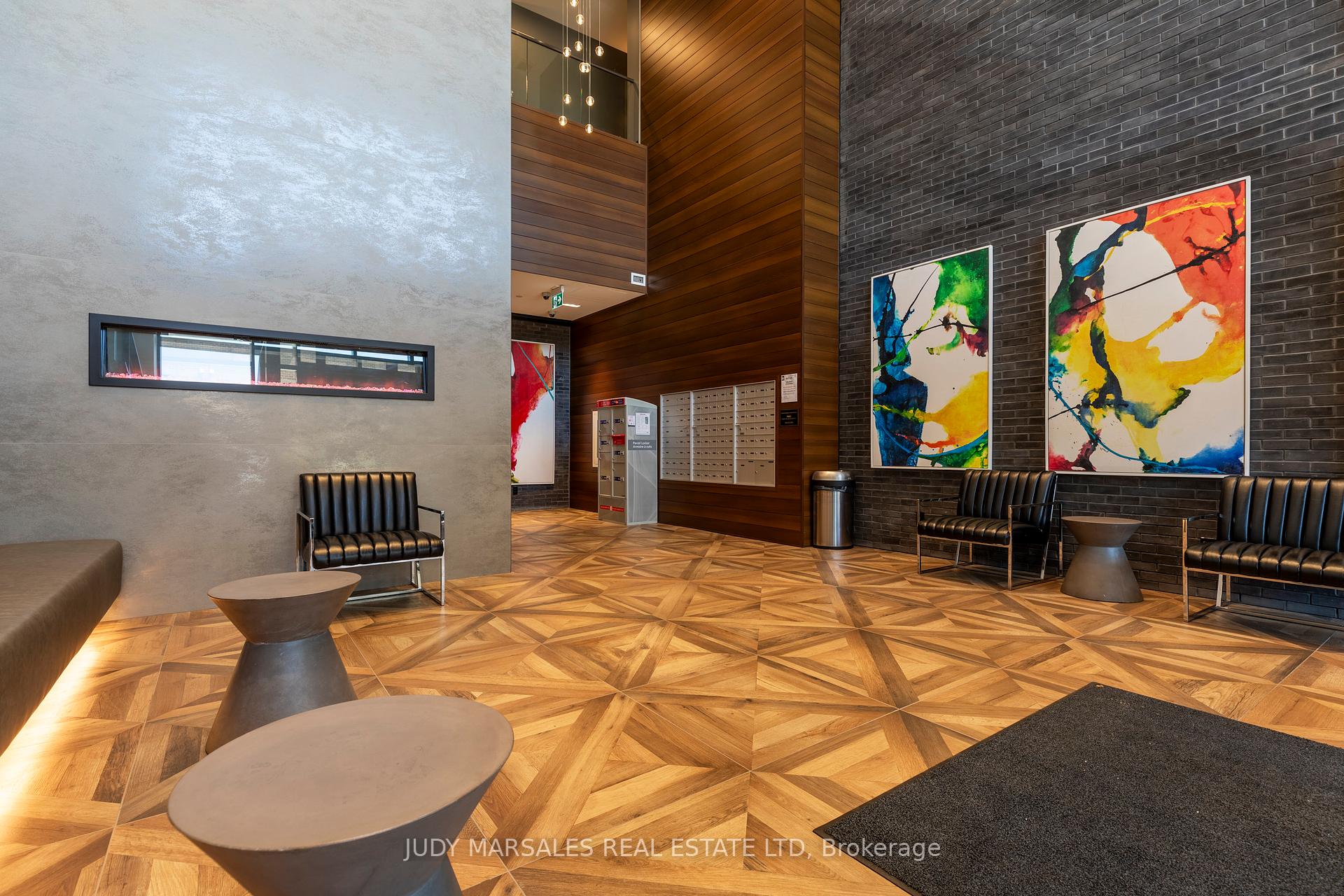 2 Bedrooms Condo at 101 Locke,  Hamilton For sale
