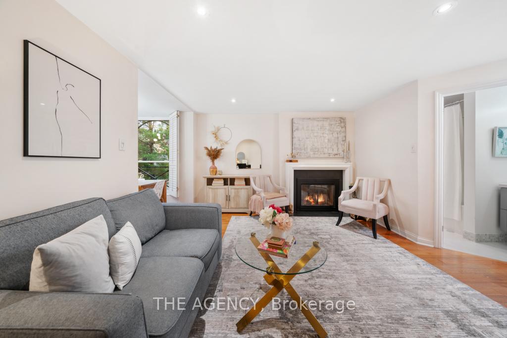 2 Bedrooms Condo at 105 Heath, Toronto For sale