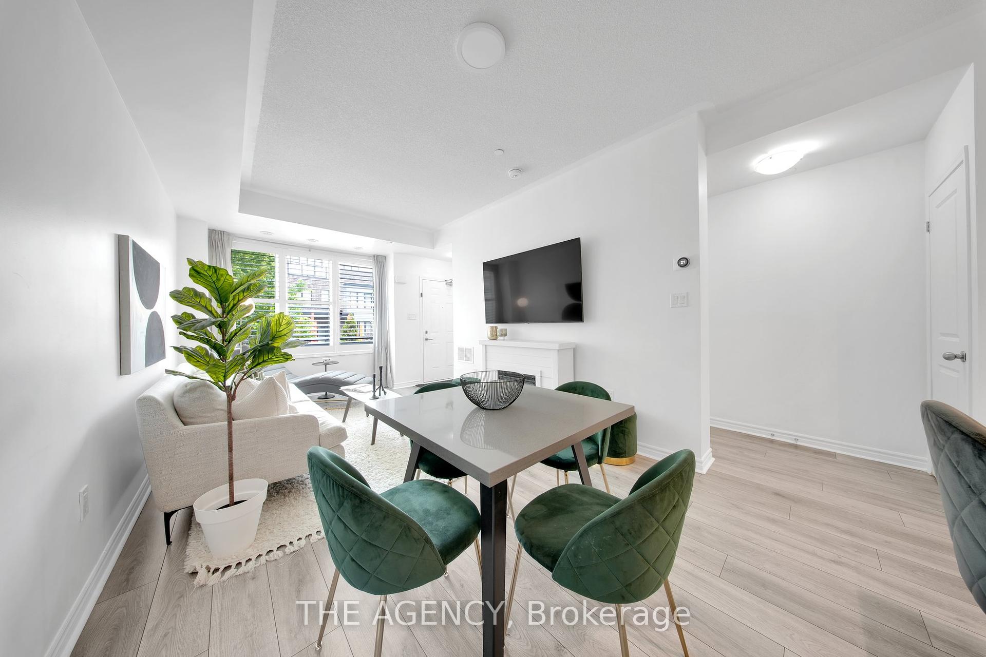 3 Bedrooms Condo at 1155 Stroud, Mississauga For sale