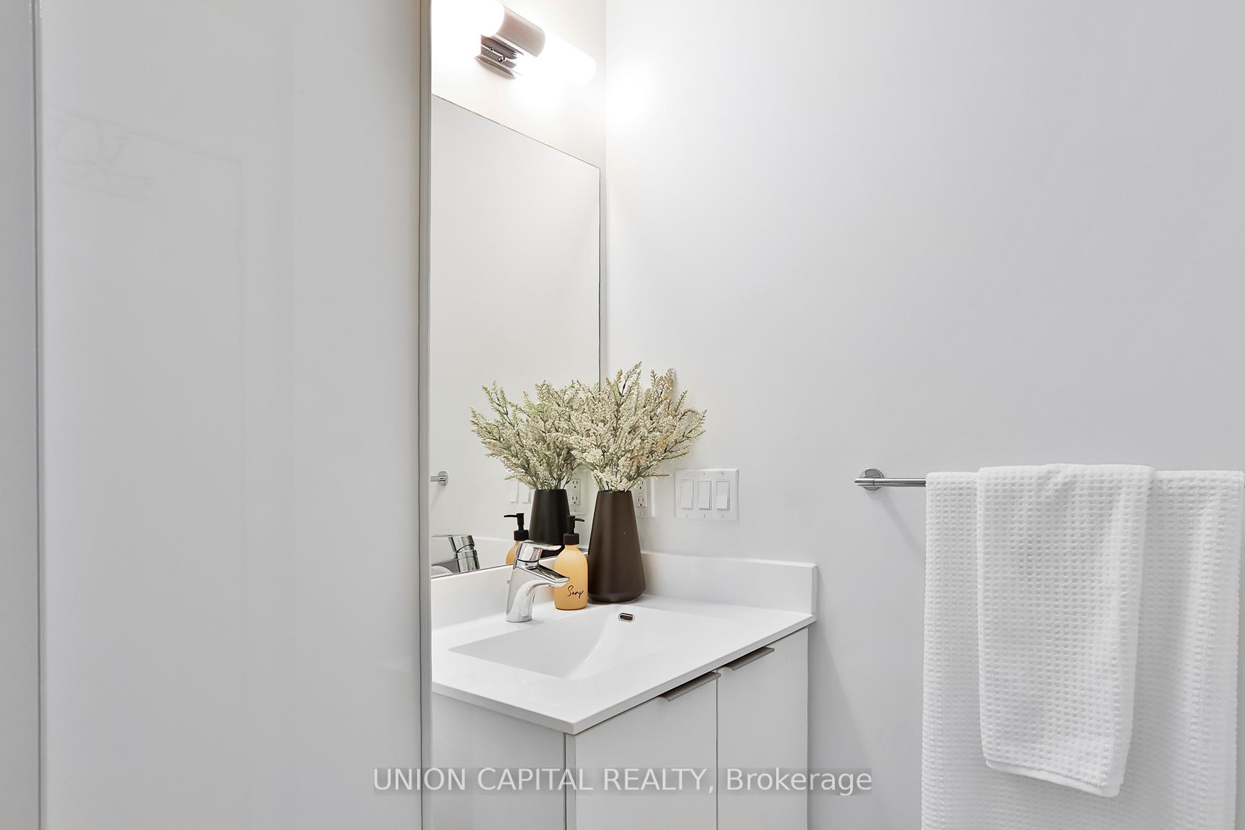 2 Bedrooms Condo at 20 Shore Breeze, Toronto For sale
