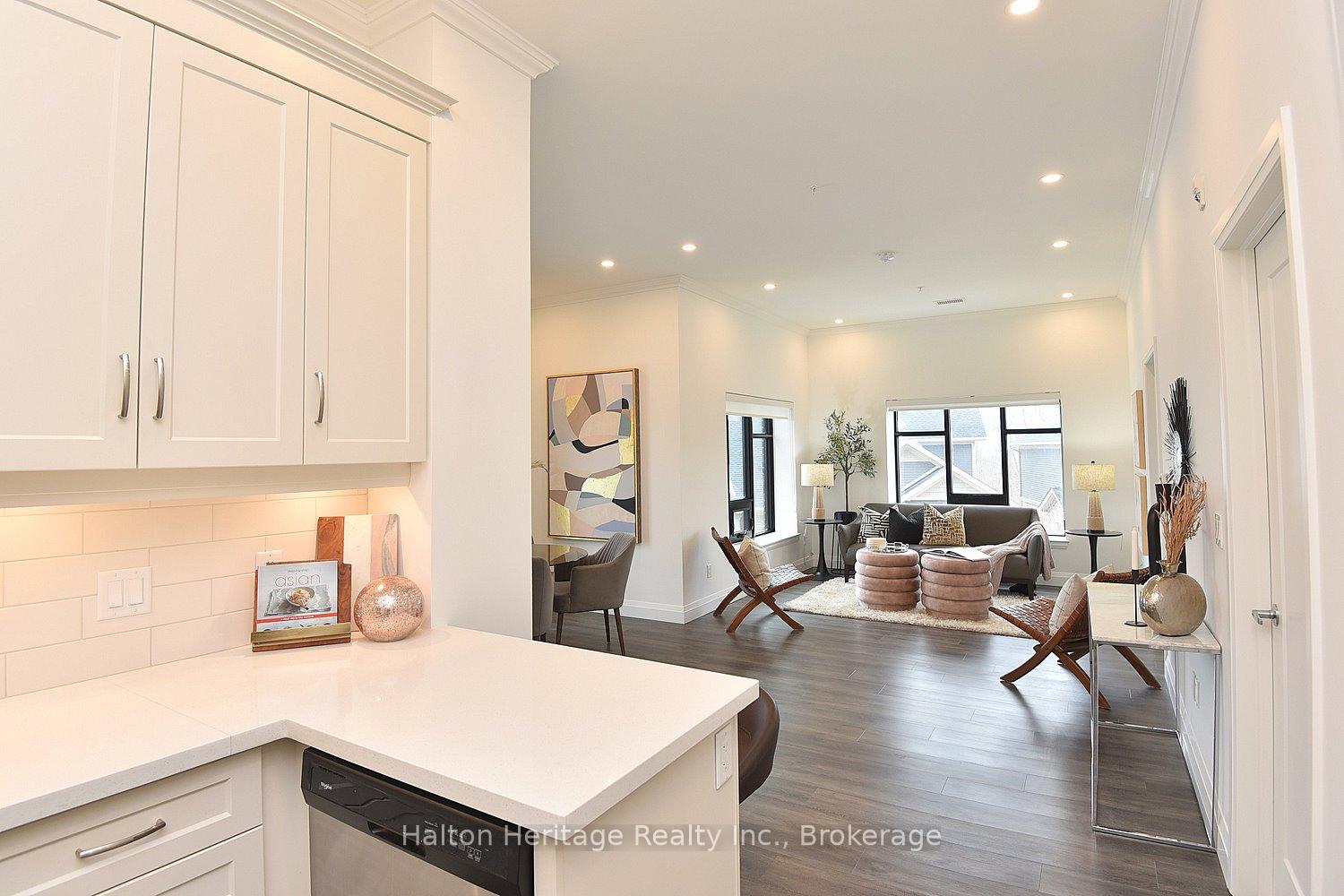2 Bedrooms Condo at 30 Hamilton,  Hamilton For sale